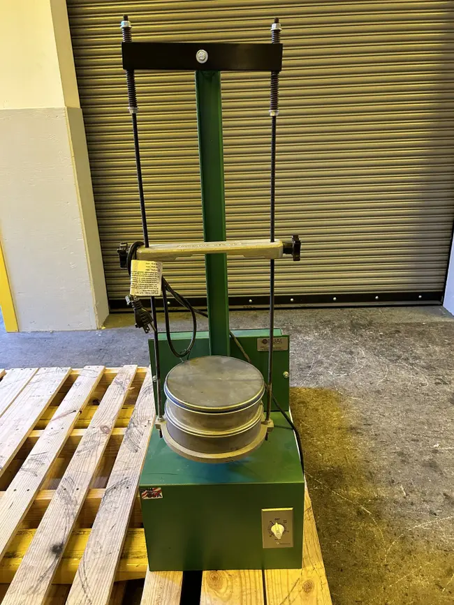 DUAL MANUFACTURING CO. D-4325 ECONOMY SIEVE SHAKER - undefined