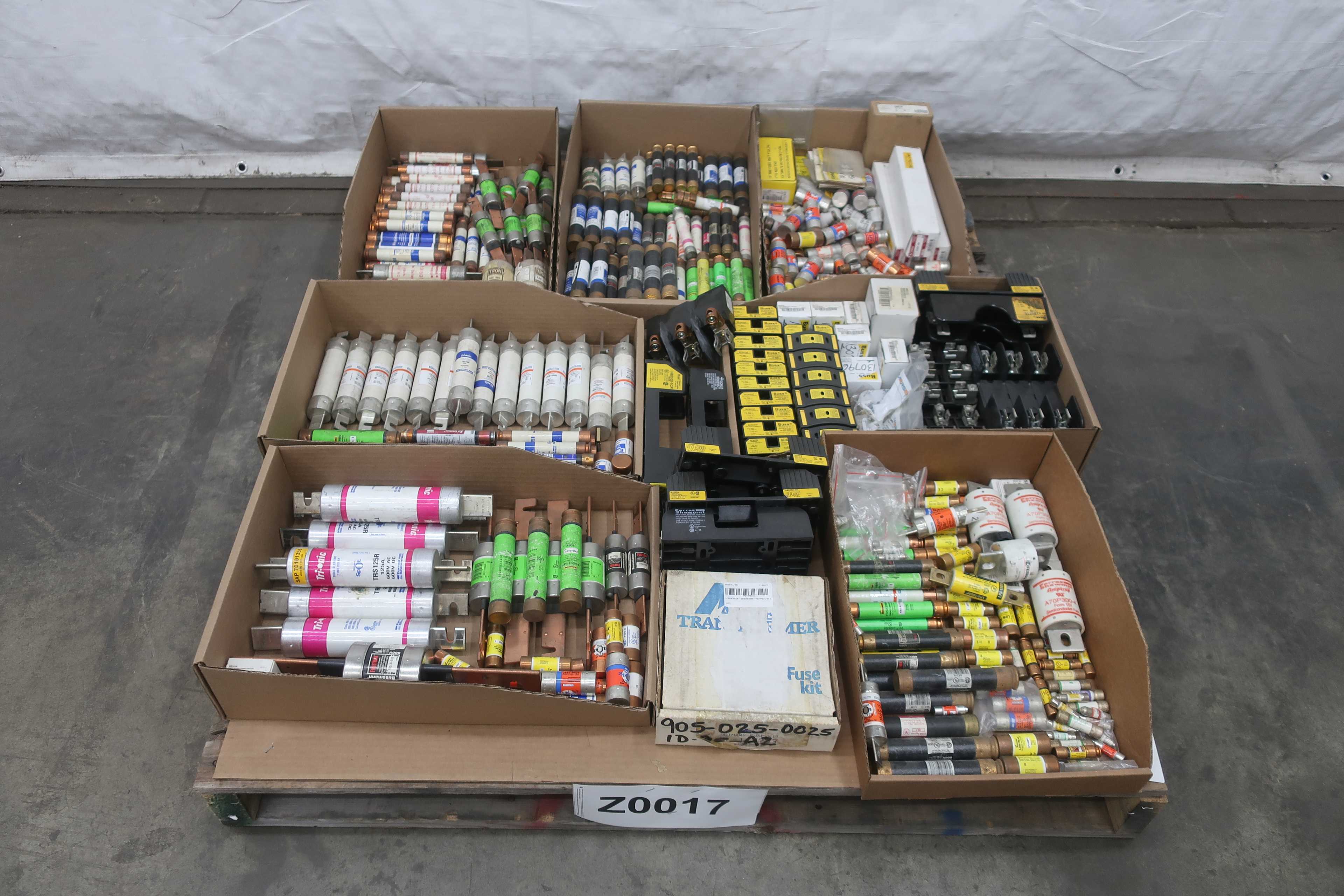 PALLET OF FUSES AND FUSE HOLDERS - FUSES
