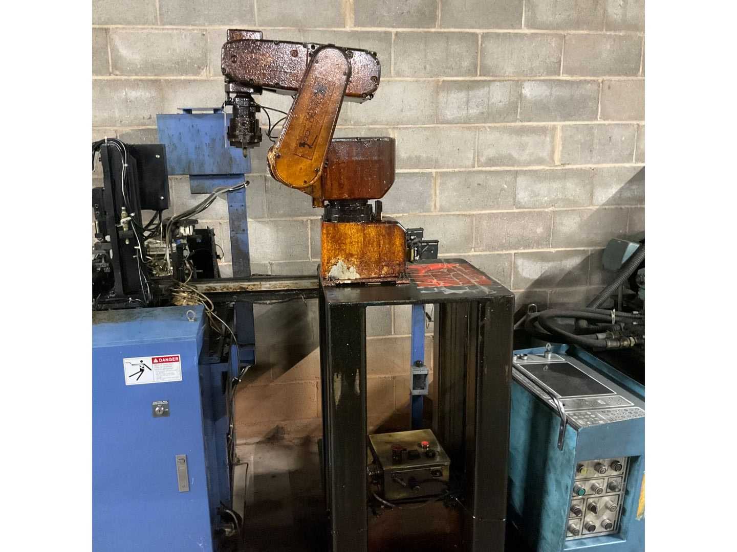 FANUC LR MATE 100IB ARTICULATED ROBOT - ARTICULATED ROBOTS