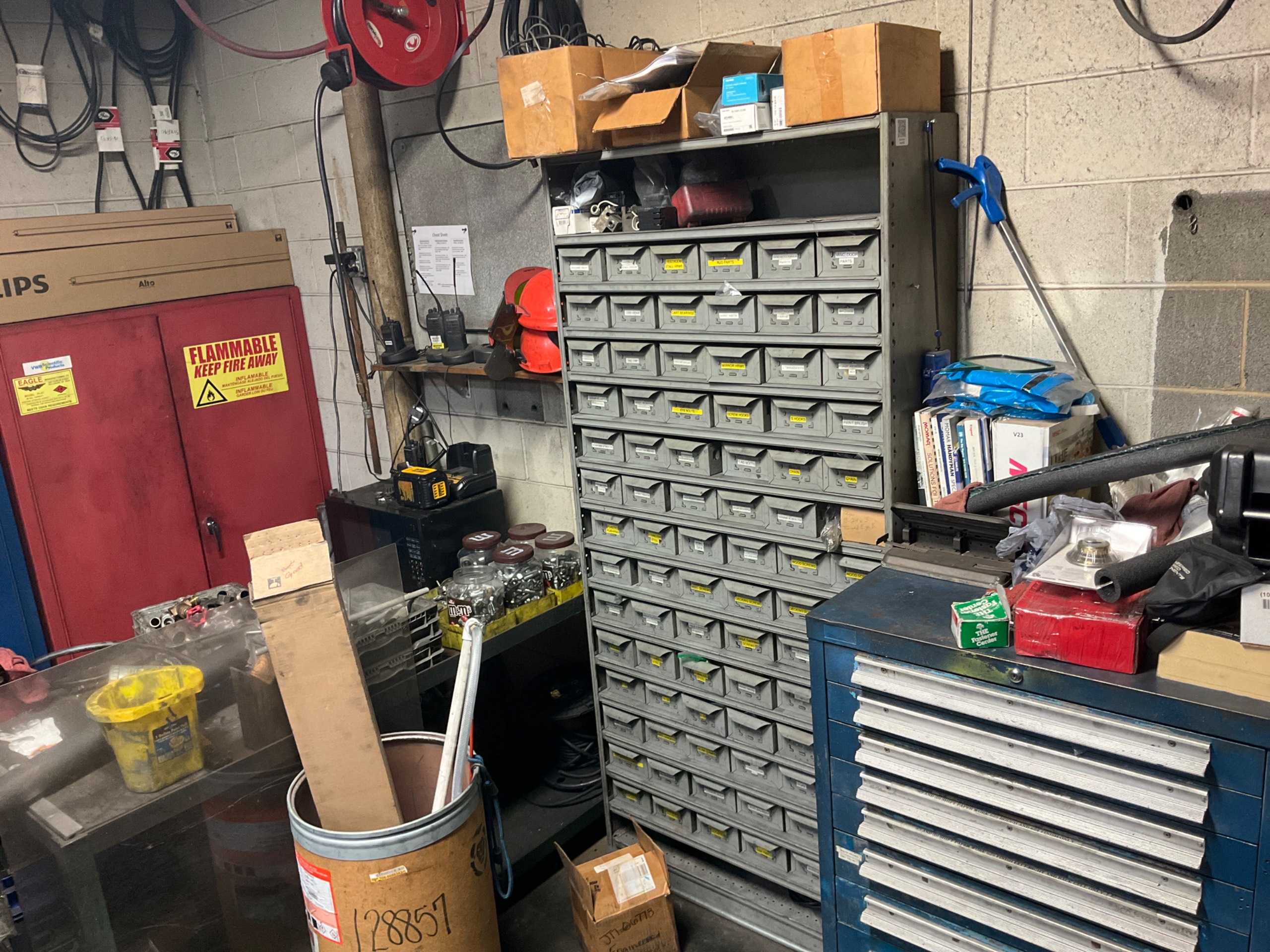 DRAWER CABINET WITH CONTENTS - DRAWER CABINET