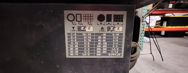 DOALL DS-320SA HORIZONTAL BAND SAW - undefined