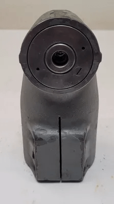 BRIDGEPORT RIGHT ANGLE HEAD WITH 3.39 INCH BOTTOM HOLE, 5" W, 8.25" H - MACHINE TOOLING