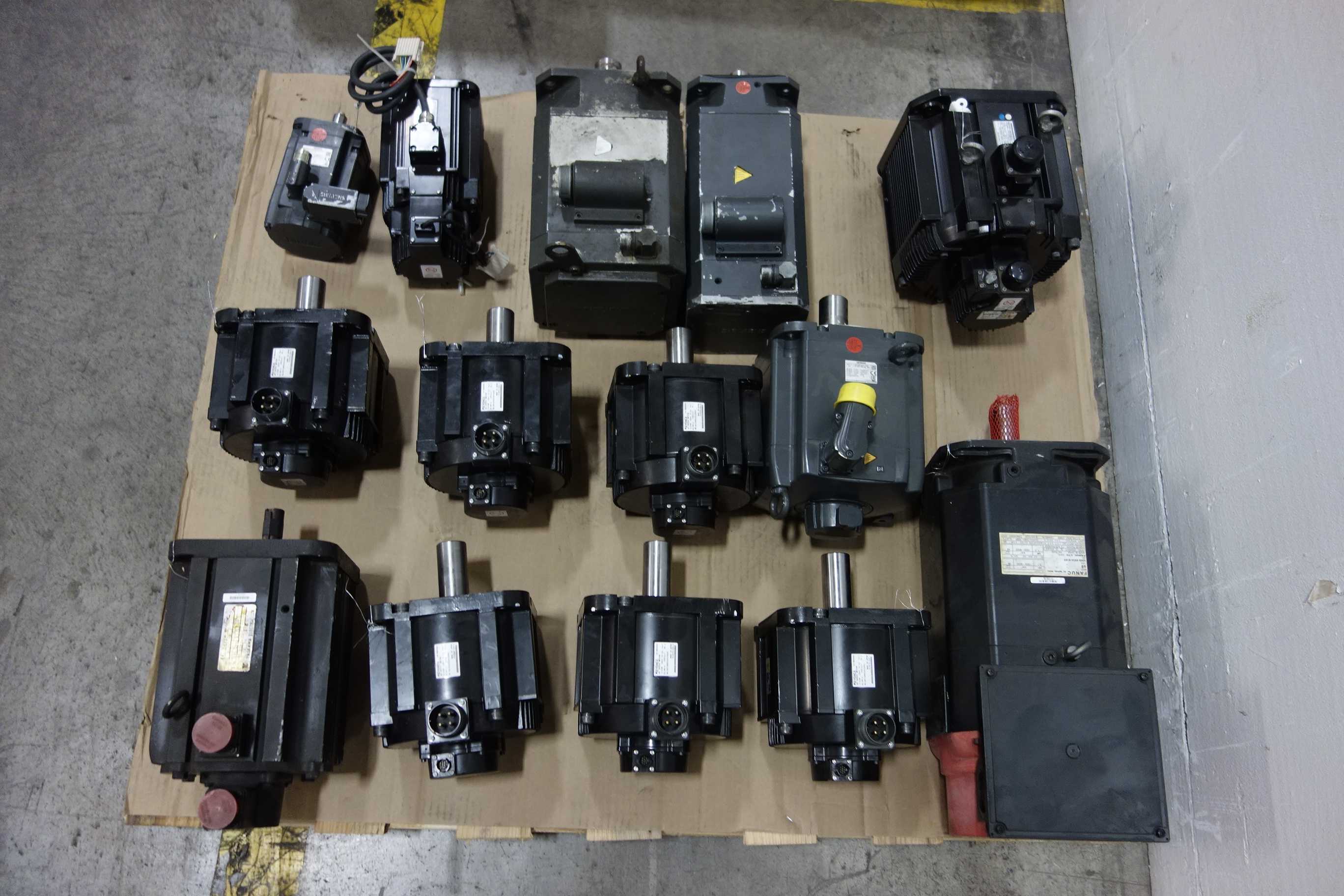 BULK QTY OF SERVO MOTORS - SERVO MOTORS