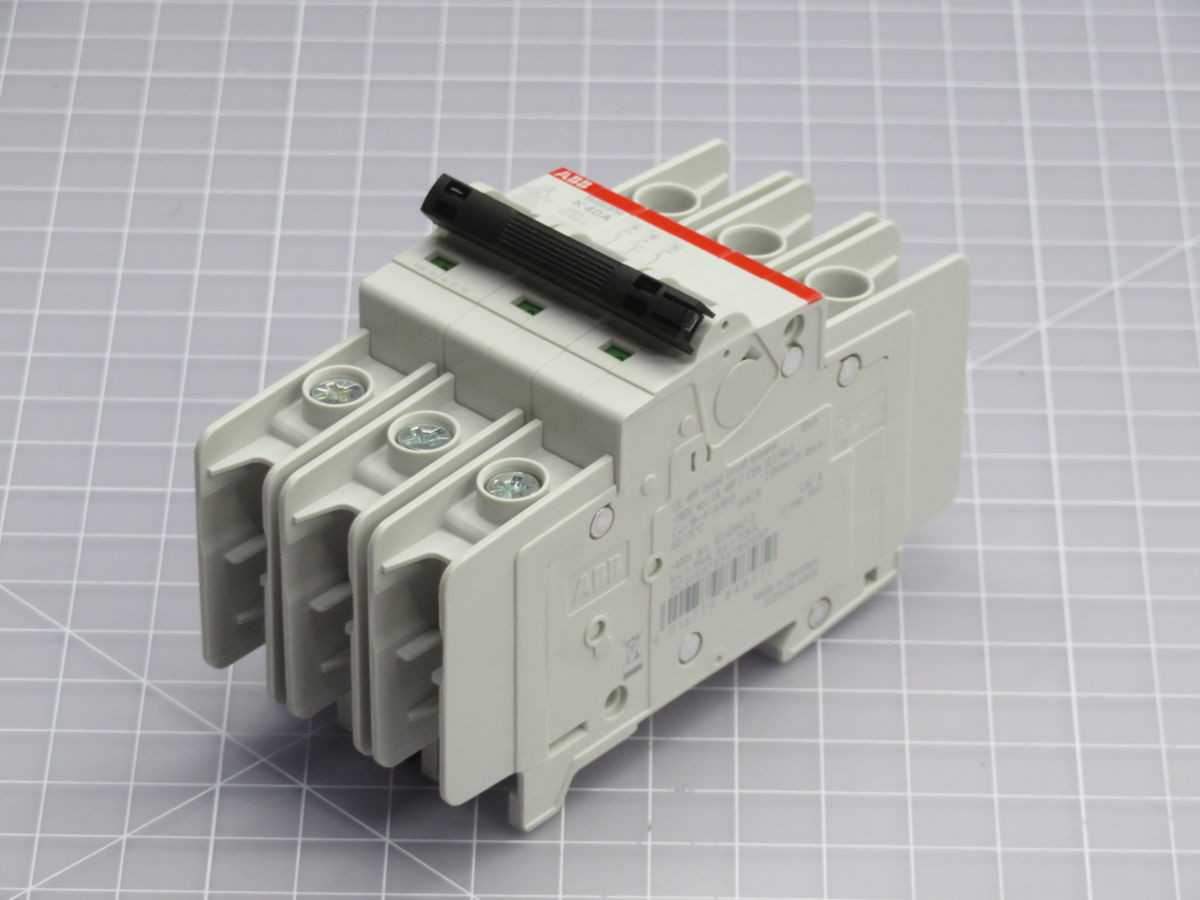 LOT OF 3 ABB SU 203PR - K40 2CDS273327R0557 CIRCUIT BREAKER T260604 - CIRCUIT BREAKERS