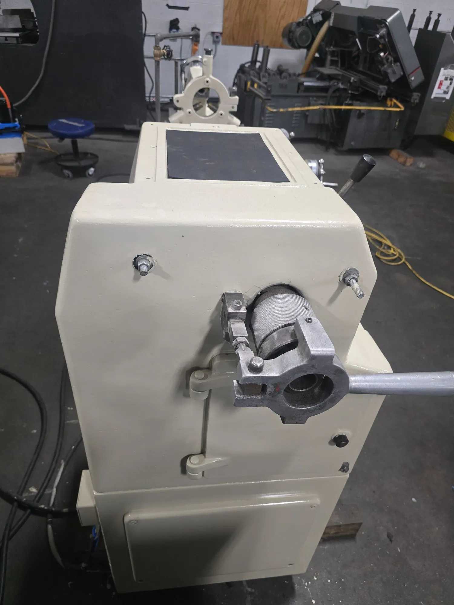 CADILLAC CM1440 ENGINE LATHE 14"X40" 3HP 1-17/32" BORE 83-1800RPM 2650LB - MANUAL LATHES