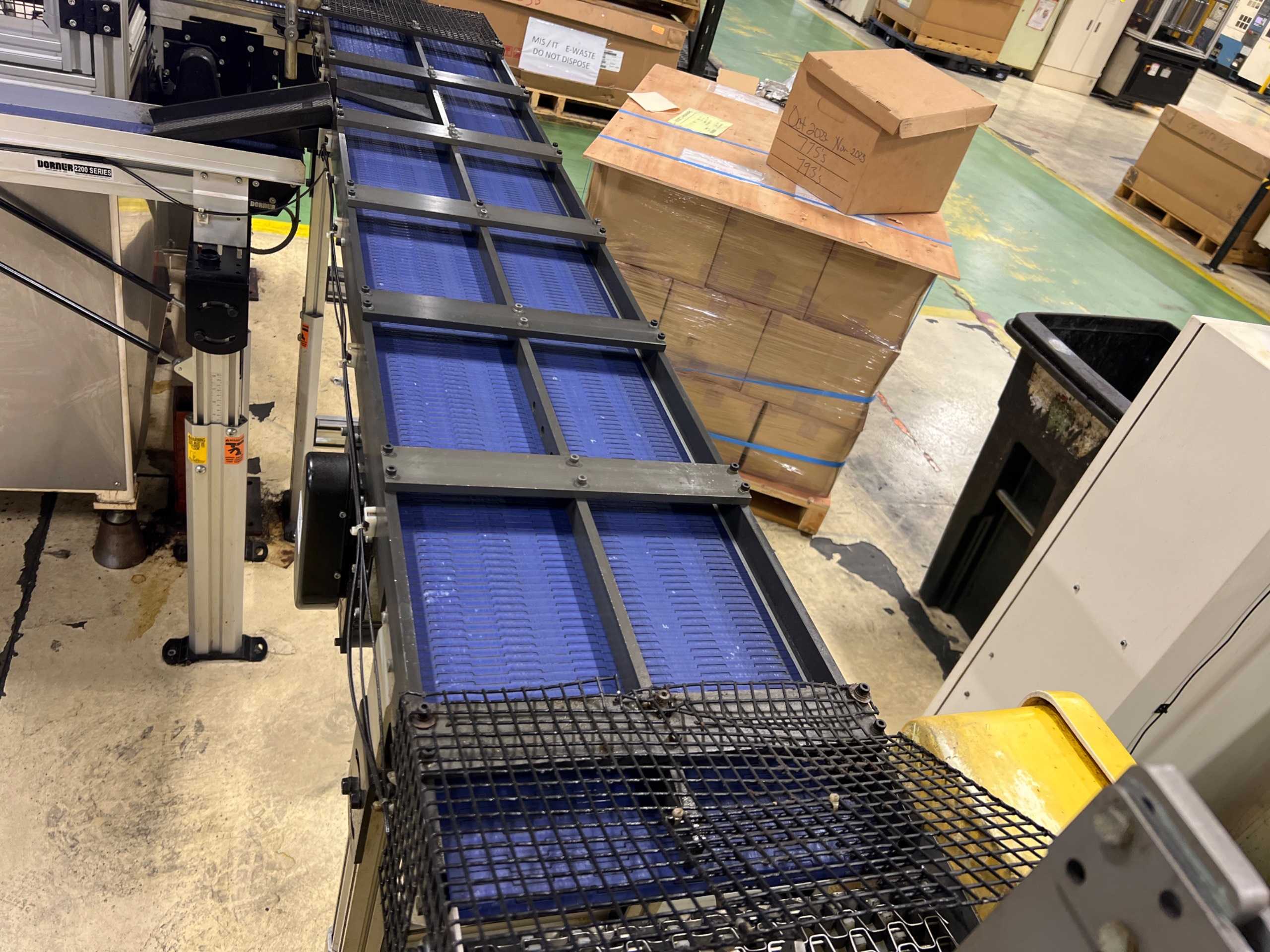 DORNER ADJUSTABLE POWERED BELT CONVEYOR - BELT CONVEYOR