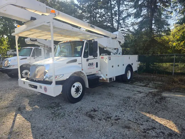 2009 INTERNATIONAL MA065 BUCKET TRUCK - undefined