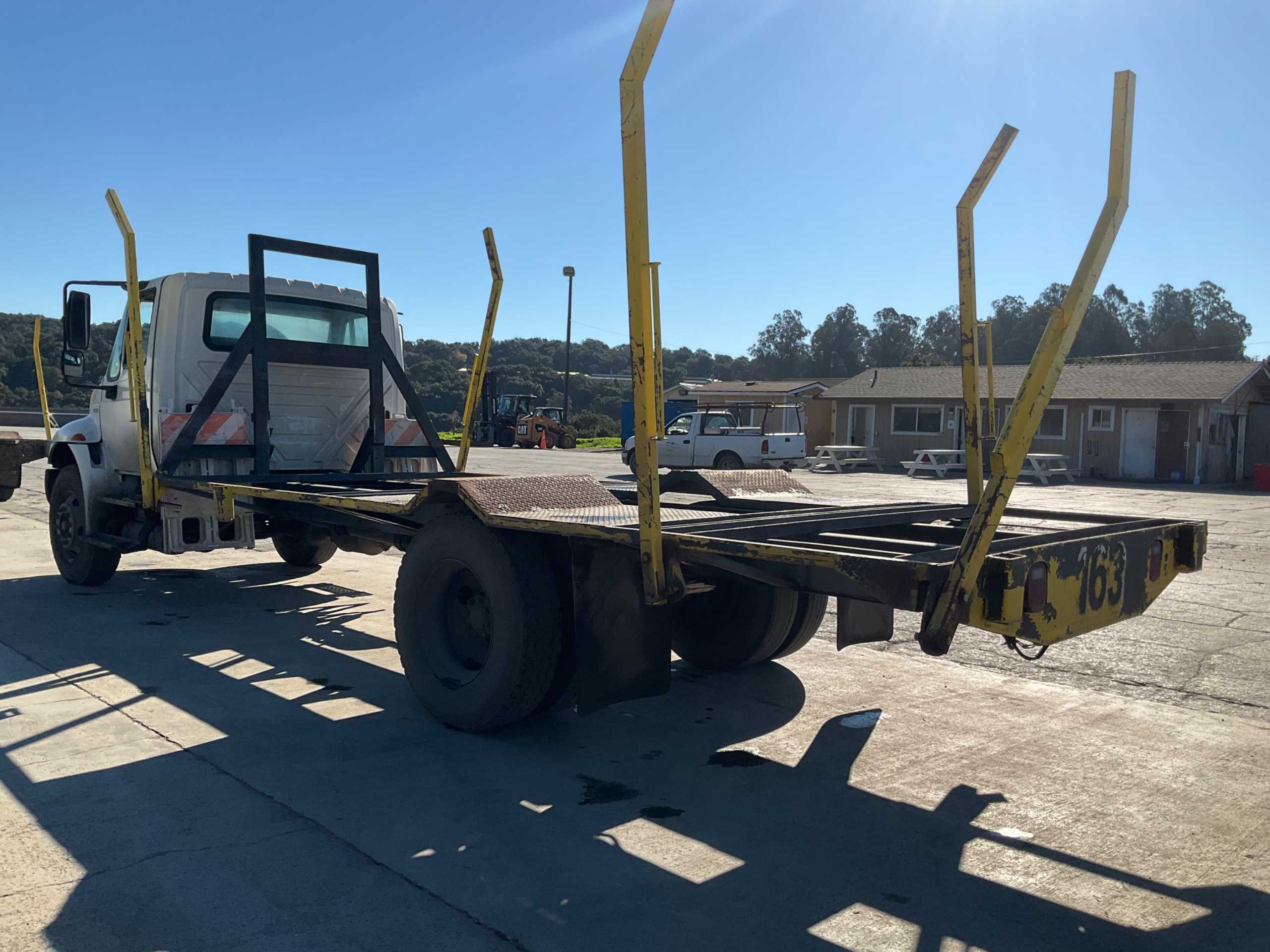 2008 INTERNATIONAL 4300M7 SBA 4X2 FLATBED TRUCK - FLATBED TRUCK