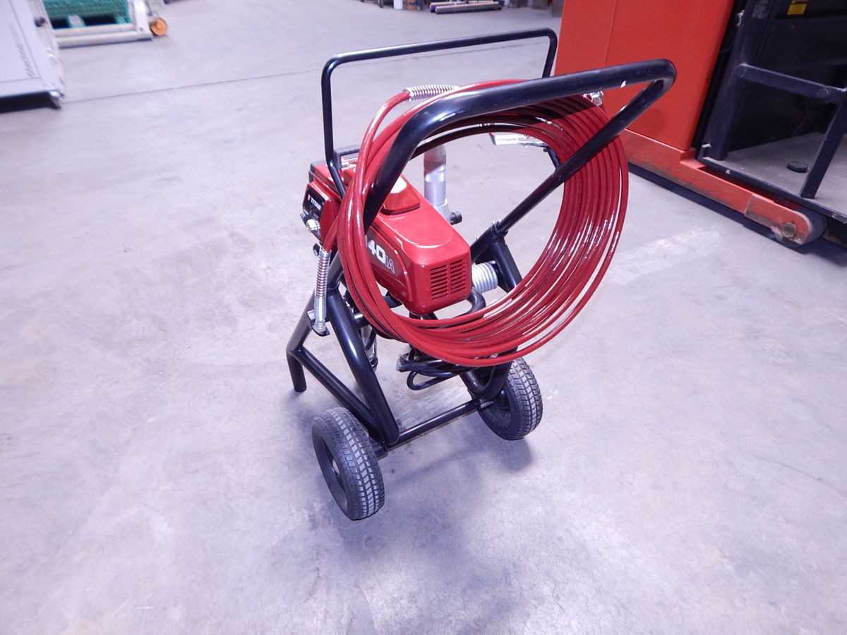 TITAN 840 CONSTRUCTION EQUIPMENT, 1.5 HP POWER, 3.2 LPM FLOW, 3300 PSI PRESSURE, 0.025 IN TIP - MISCELLANEOUS