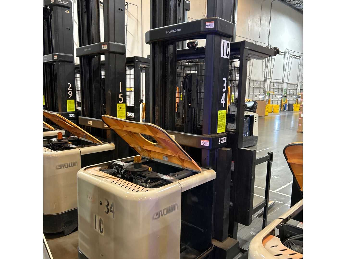 CROWN SP4050-30 ORDER PICKER - ORDER PICKER