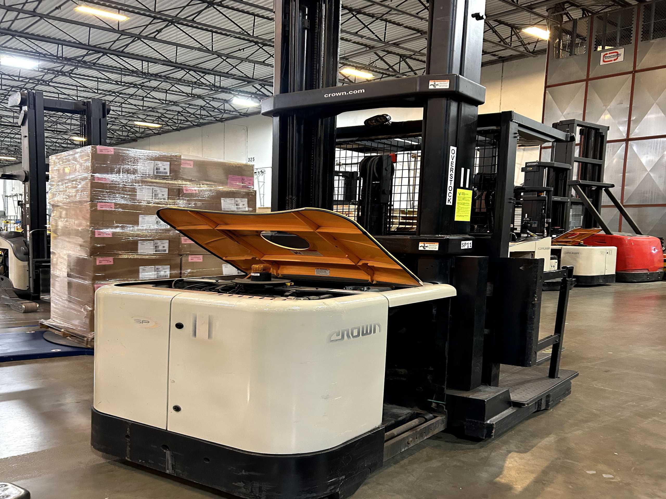 CROWN SP4050-30 ORDER PICKER - ORDER PICKER