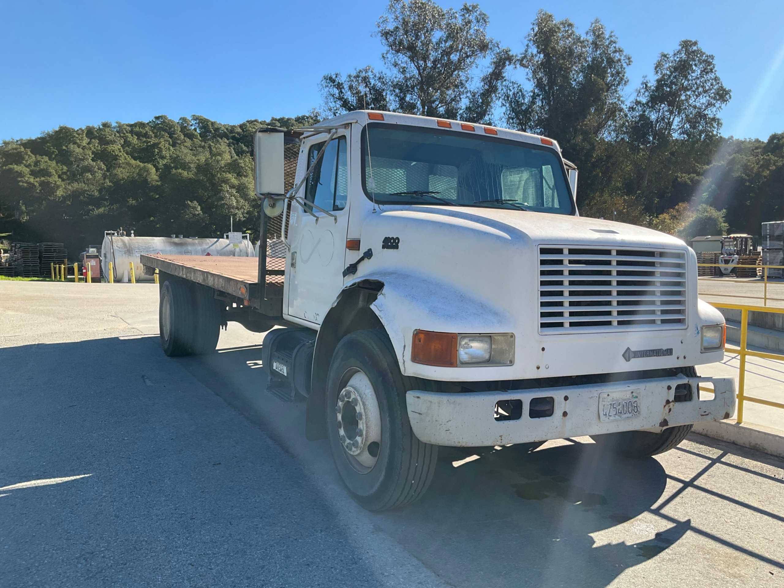 1994 INTERNATIONAL 4900 4X2 FLATBED TRUCK - FLATBED TRUCK