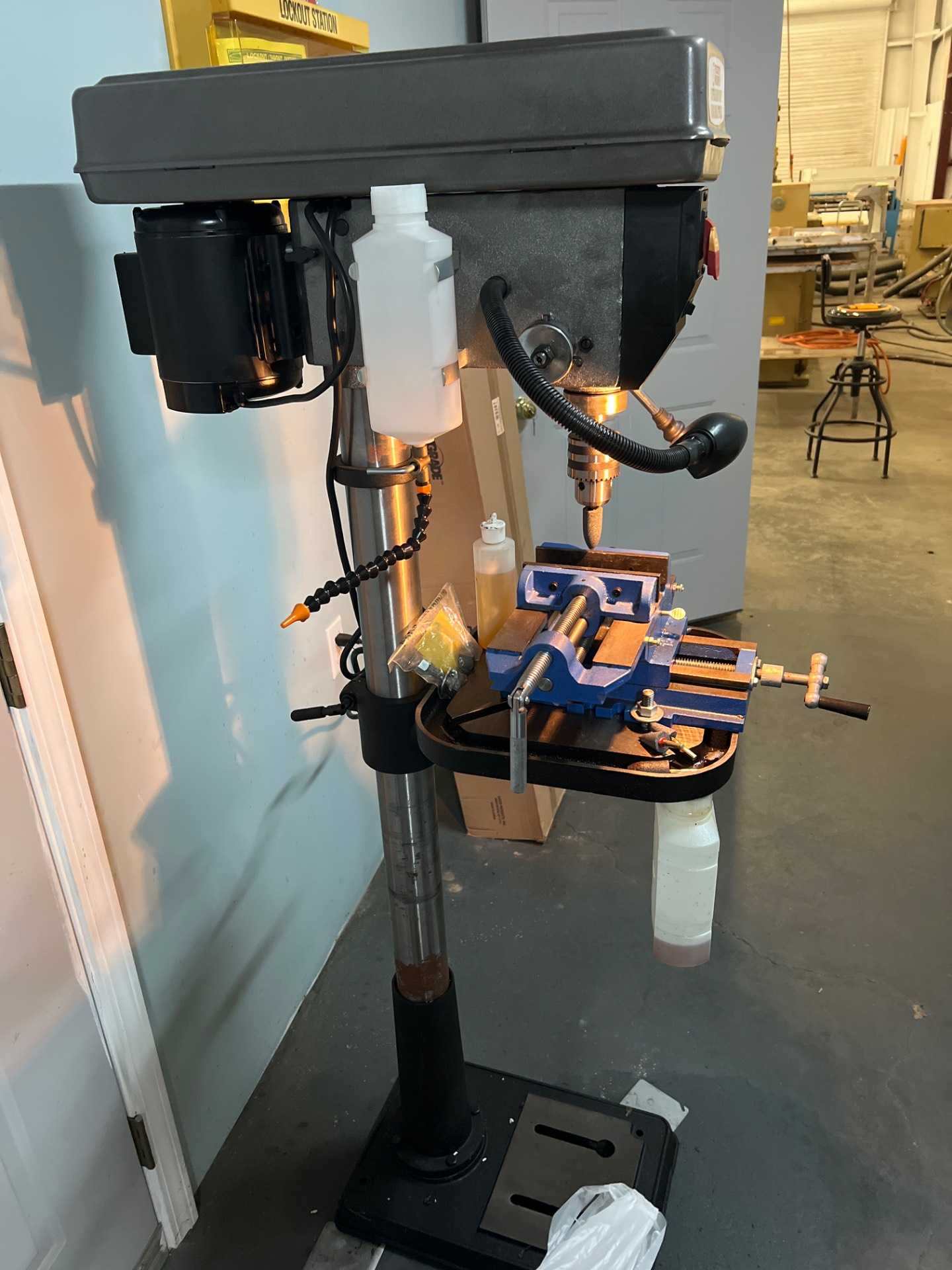 CENTRAL MACHINERY 16 SPEED HEAVY DUTY FLOOR DRILL PRESS - UPRIGHT DRILL PRESSES