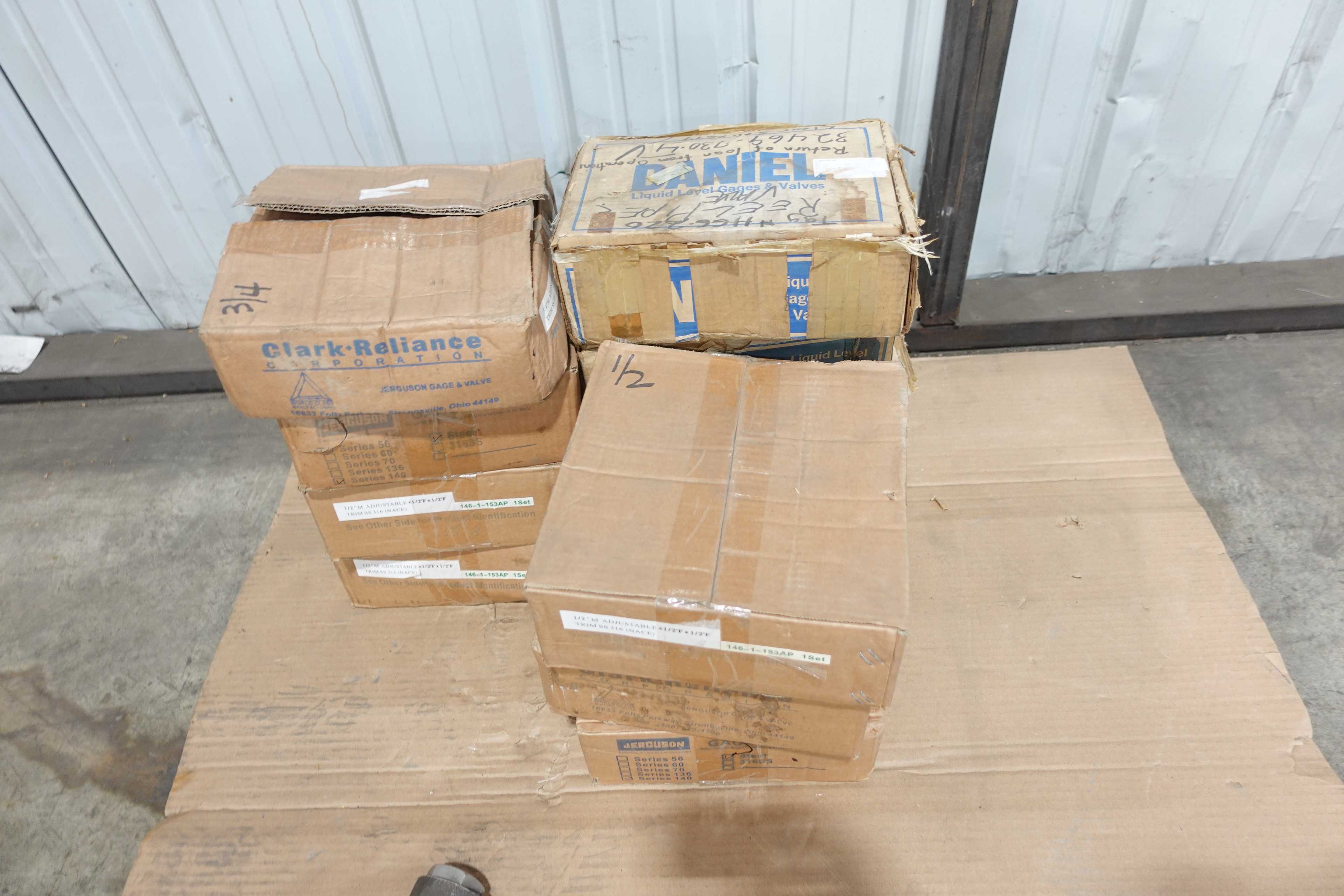 SKU 1079616 - LOT OF ASSORTED 3/4" GAUGE VALVES - VALVES