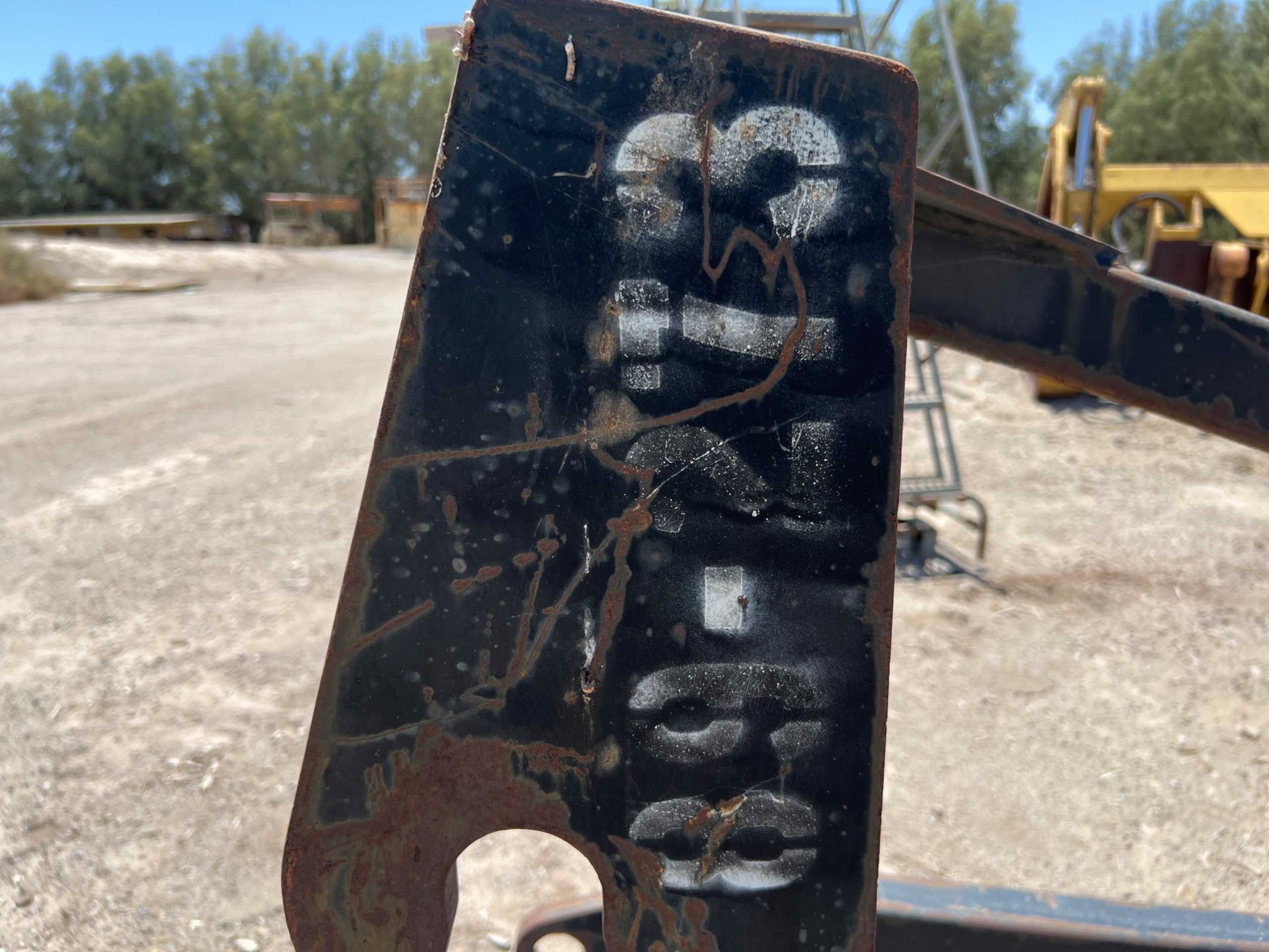 ATTACHMENT CRANE - CONSTRUCTION EQUIPMENT ATTACHMENTS