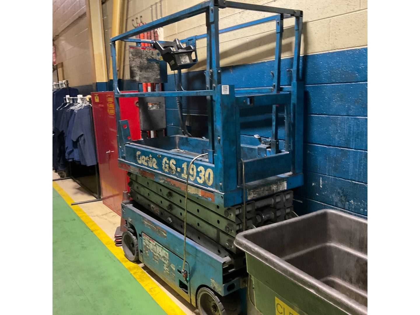 GENIE GS-1930 SCISSOR LIFT - SCISSOR LIFTS