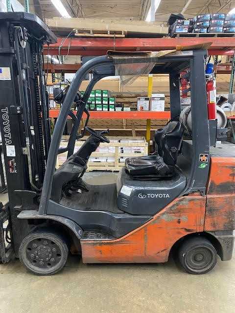 2009 TOYOTA 8FGCU30 FORKLIFT, 5020 LB CAP, 4Y-ECS ENGINE, 3-STAGE MAST, 198IN LIFT - SIT-DOWN FORKLIFTS