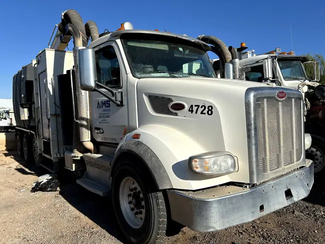 2017 PETERBILT 567 HYDRO EXCAVATION TRUCK - undefined