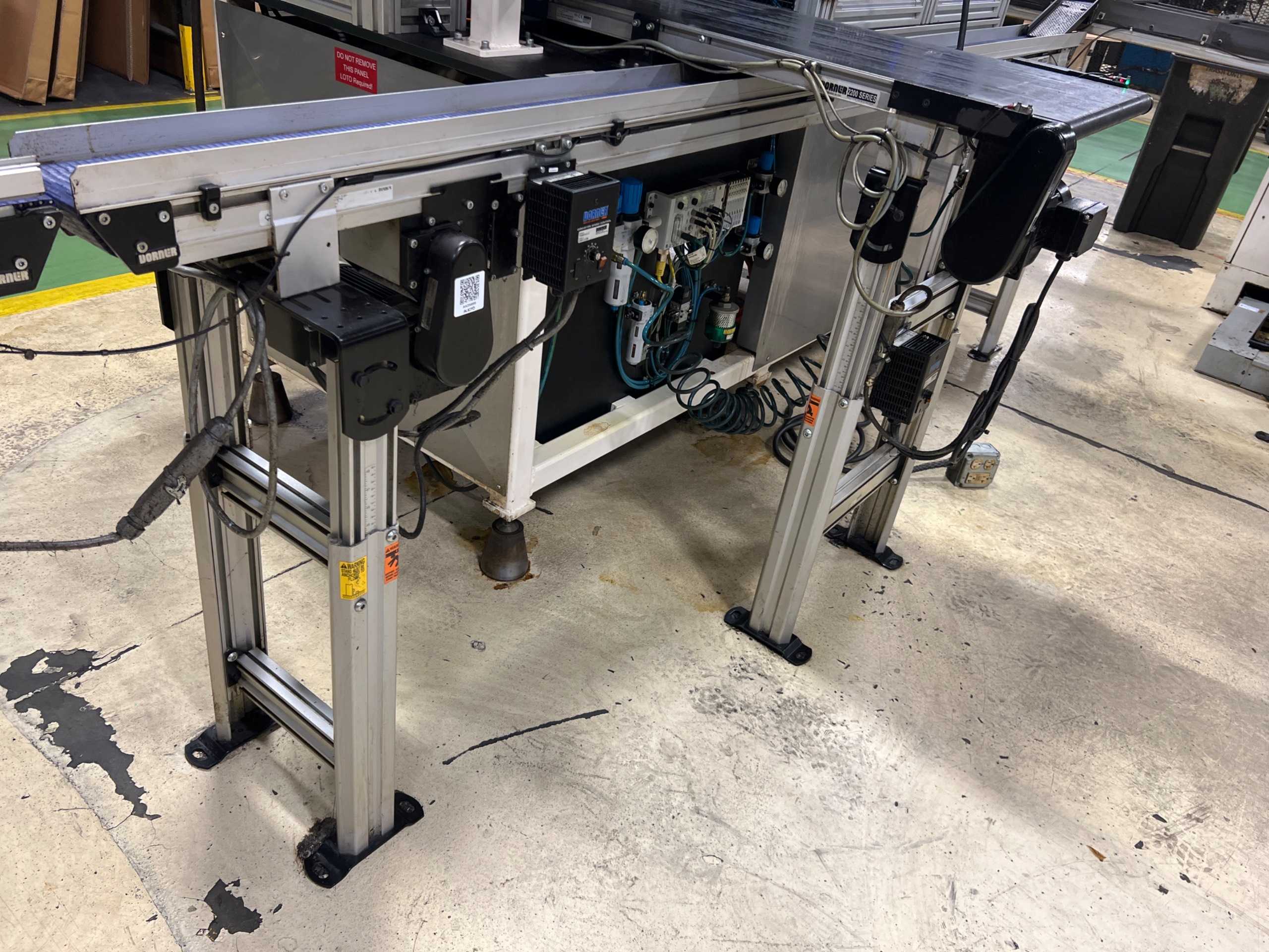 DORNER 2200 SERIES ADJUSTABLE POWER BELT CONVEYOR DORNER 2200 SERIES ADJUSTABLE POWER BELT CONVEYOR