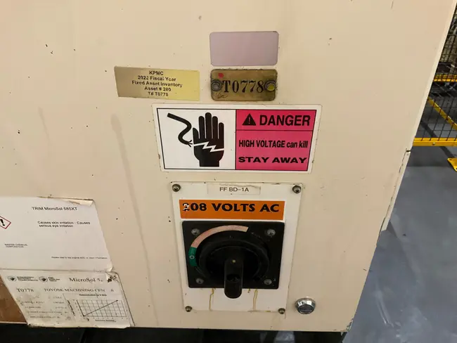 2005 TOYOSK TVT301S VERTICAL MACHINING CENTER - undefined