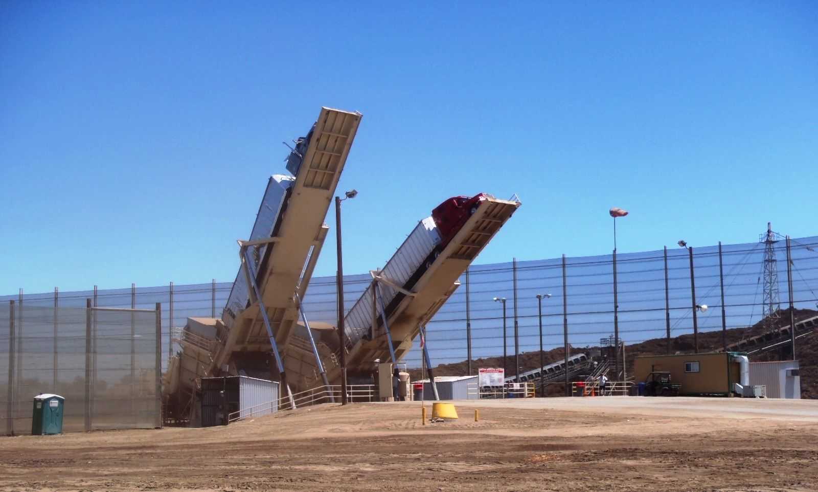 PHELPS HYDRAULIC TRUCK DUMPER - MATERIAL HANDLING