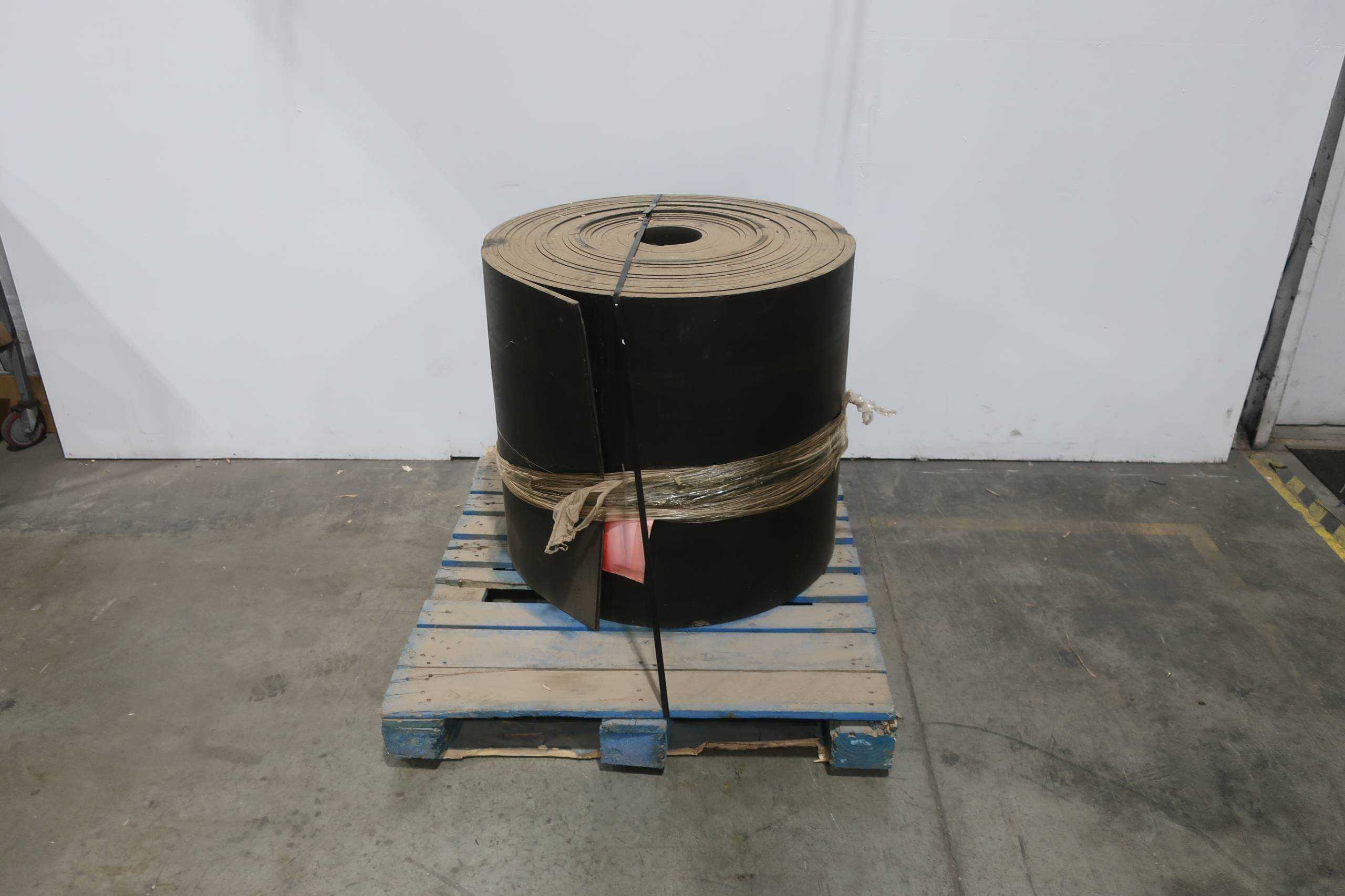 SKU 1755534 - RUBBER CONVEYOR BELT, 30 IN WIDE, 1/2 IN THICK, USED - CONVEYOR PARTS