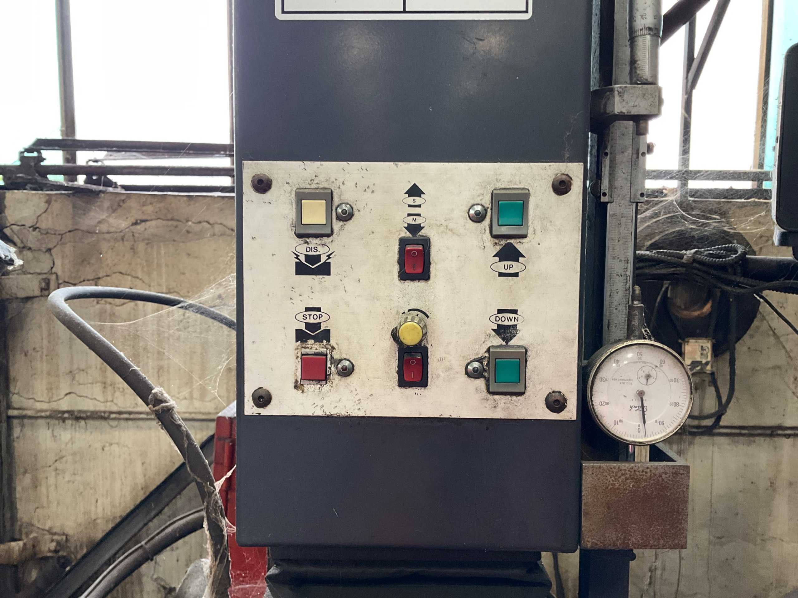 BELMONT MAXICUT DIE SINKER EDM MACHINE - DIE SINKER EDM MACHINES