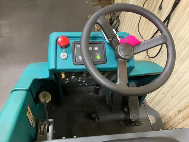 TENNANT T15 FLOOR SCRUBBER - undefined