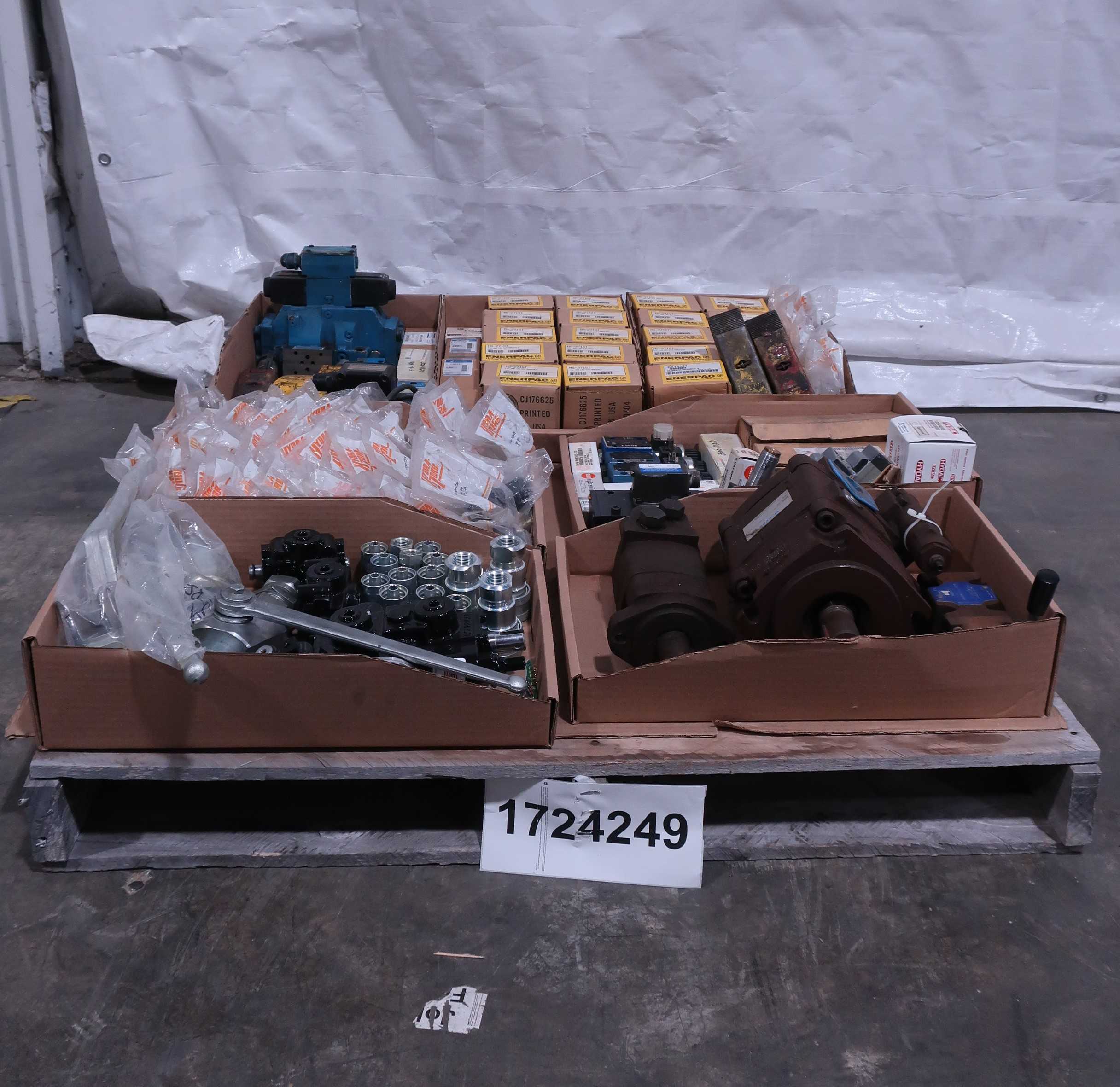 SKU 1724249 - PALLET OF ASSORTED HYDRAULICS AND PARTS - HYDRAULIC PARTS