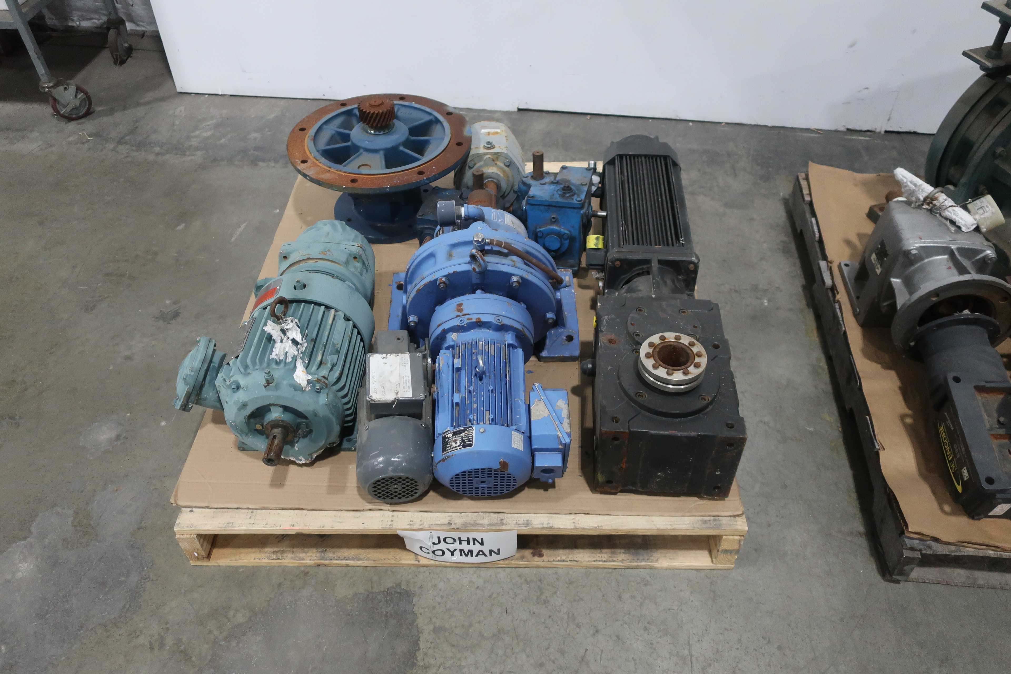 2 PALLETS OF ASSORTED GEAR REDUCERS - GEAR REDUCERS
