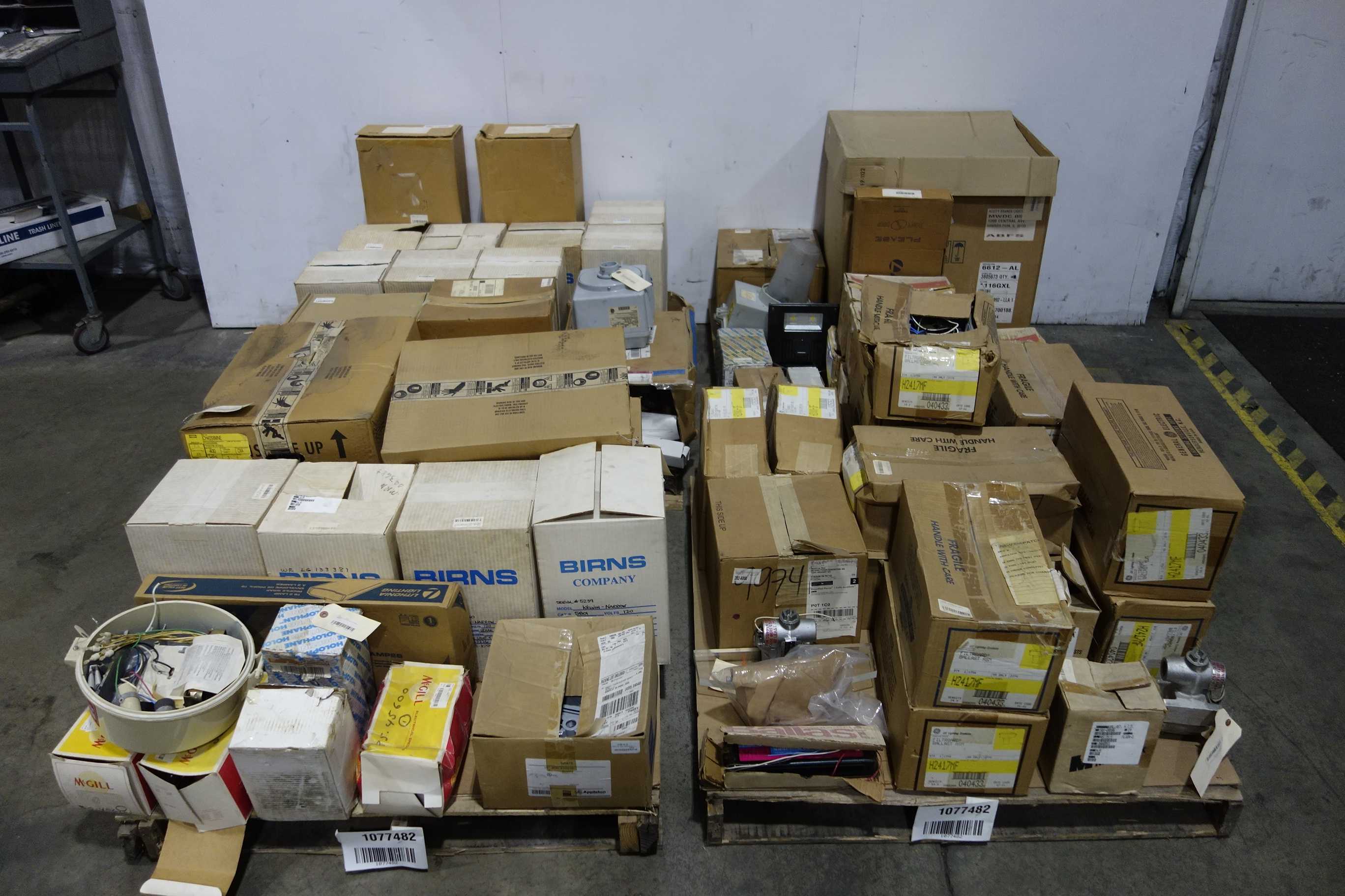 4 PALLETS OF ASSORTED LIGHTING FIXTURES AND ACCESSORIES