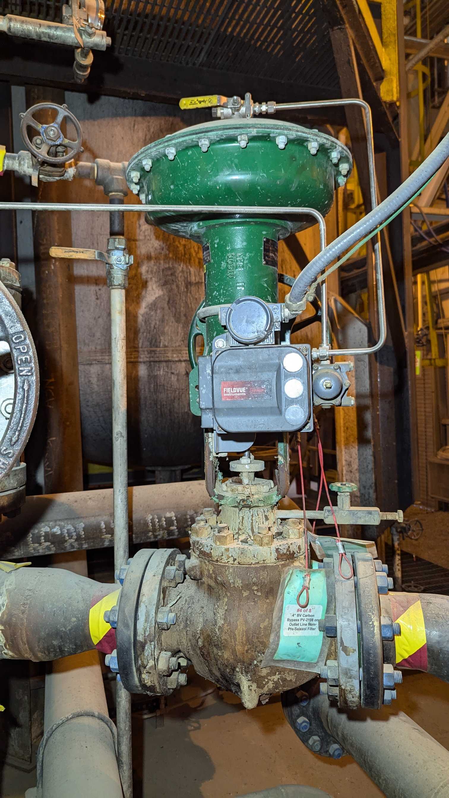 FISHER ET CONTROL  VALVE & 657 ACTUATOR ASSEMBLY - VALVE & ACTUATOR ASSEMBLY