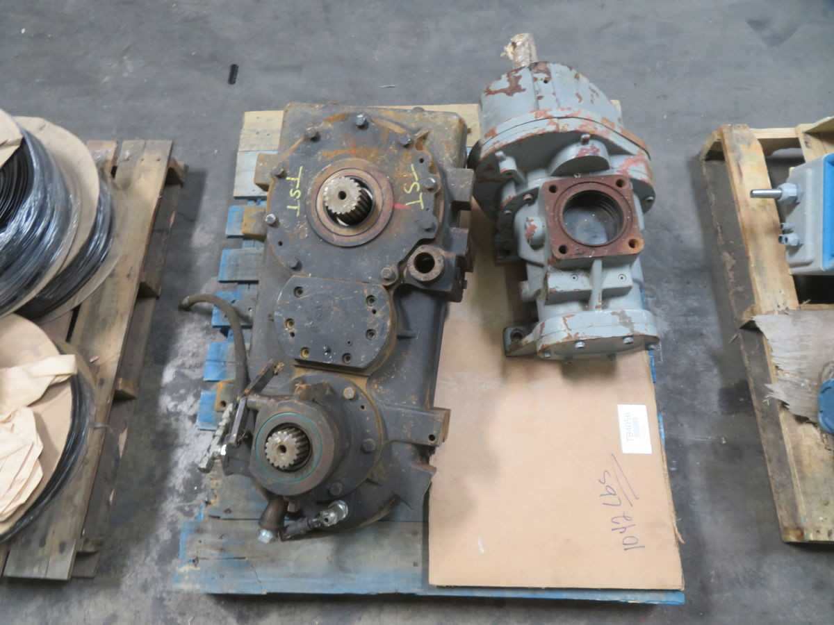 COTTA TST0283 TRANSFER CASE, 13000 LB-FT TORQUE, 2500 RPM INPUT, 1:1-1:3.0 RATIOS, 2-4 OUTPUTS - GEAR REDUCERS