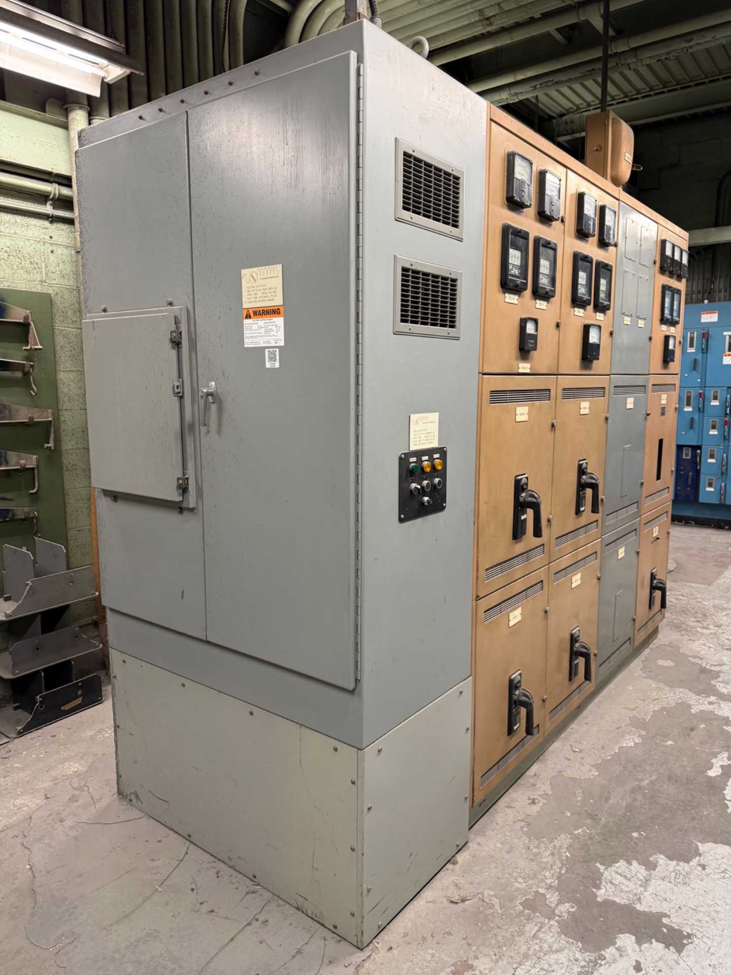 Bulk QTY of Circuit Breakers - CIRCUIT BREAKERS