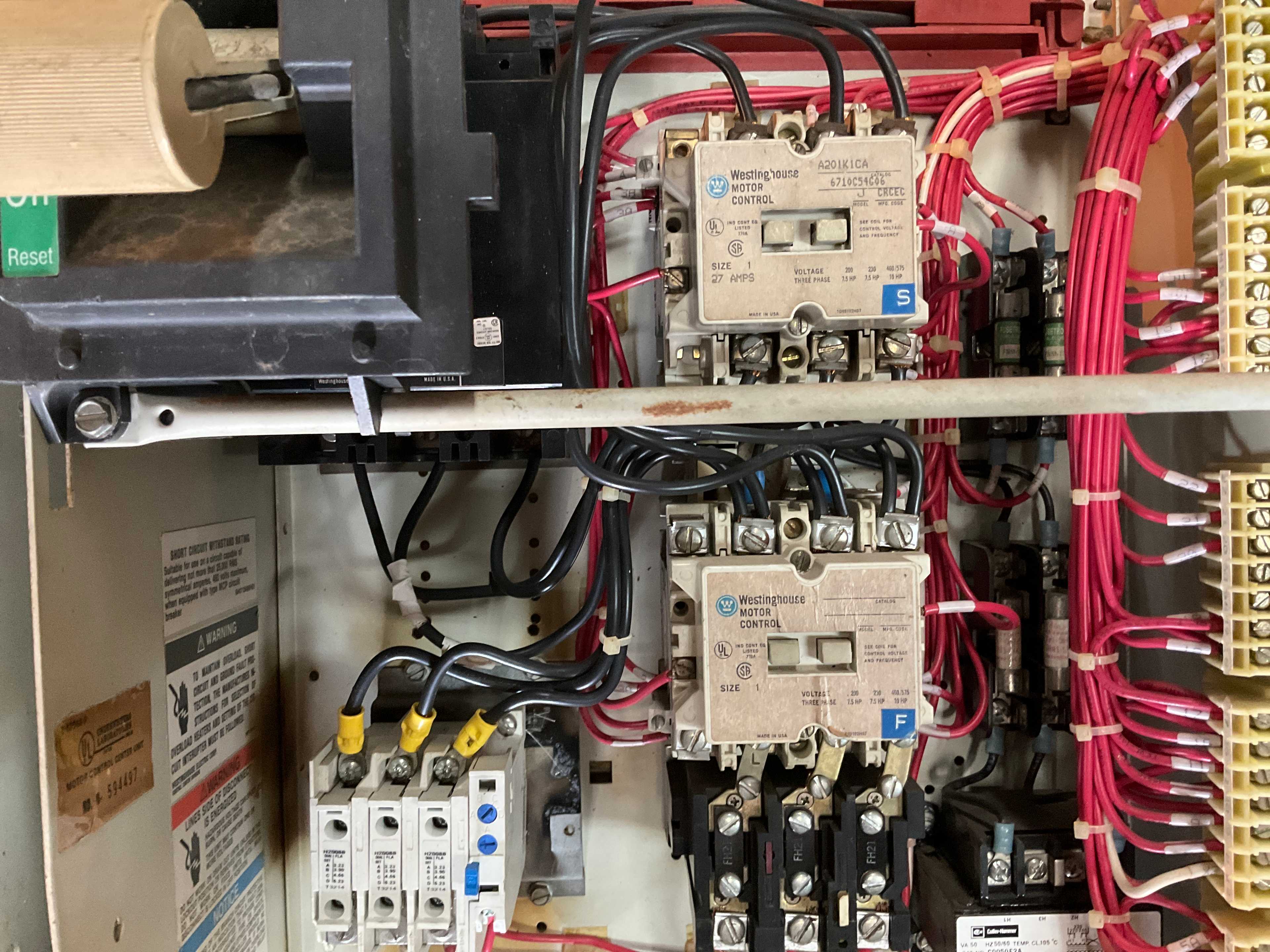 QTY 4: CIRCUIT BREAKER - CIRCUIT BREAKERS