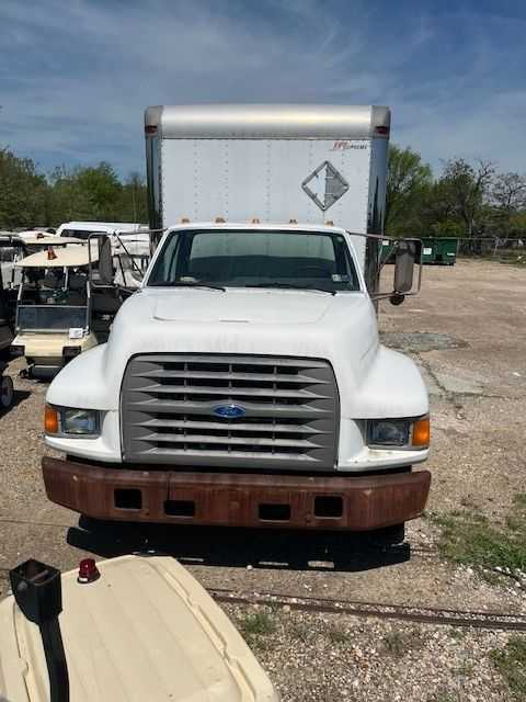 1995 FORD F-800 BOX TRUCK - STRAIGHT CARGO TRUCKS