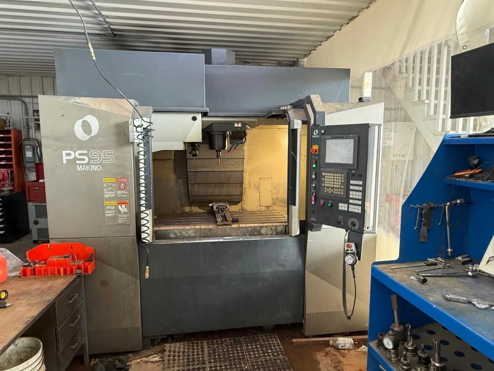 2011 MAKINO PS95 VERTICAL MACHINING CENTER, 30 ATC, 14K RPM, 33.5 HP, 36.2"X 20.1"Y 18.1"Z - VERTICAL MACHINING CENTERS