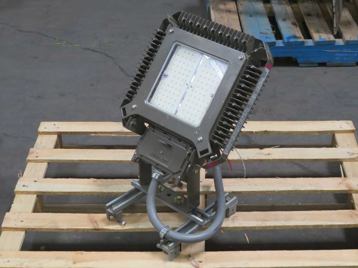 EMERSON AMLHL3CG6BU LEDS, 30K LM, 5000K, 70 CRI, 249W POWER, 120-277V, IP66, -40/+55C TEMP - LIGHT FIXTURES