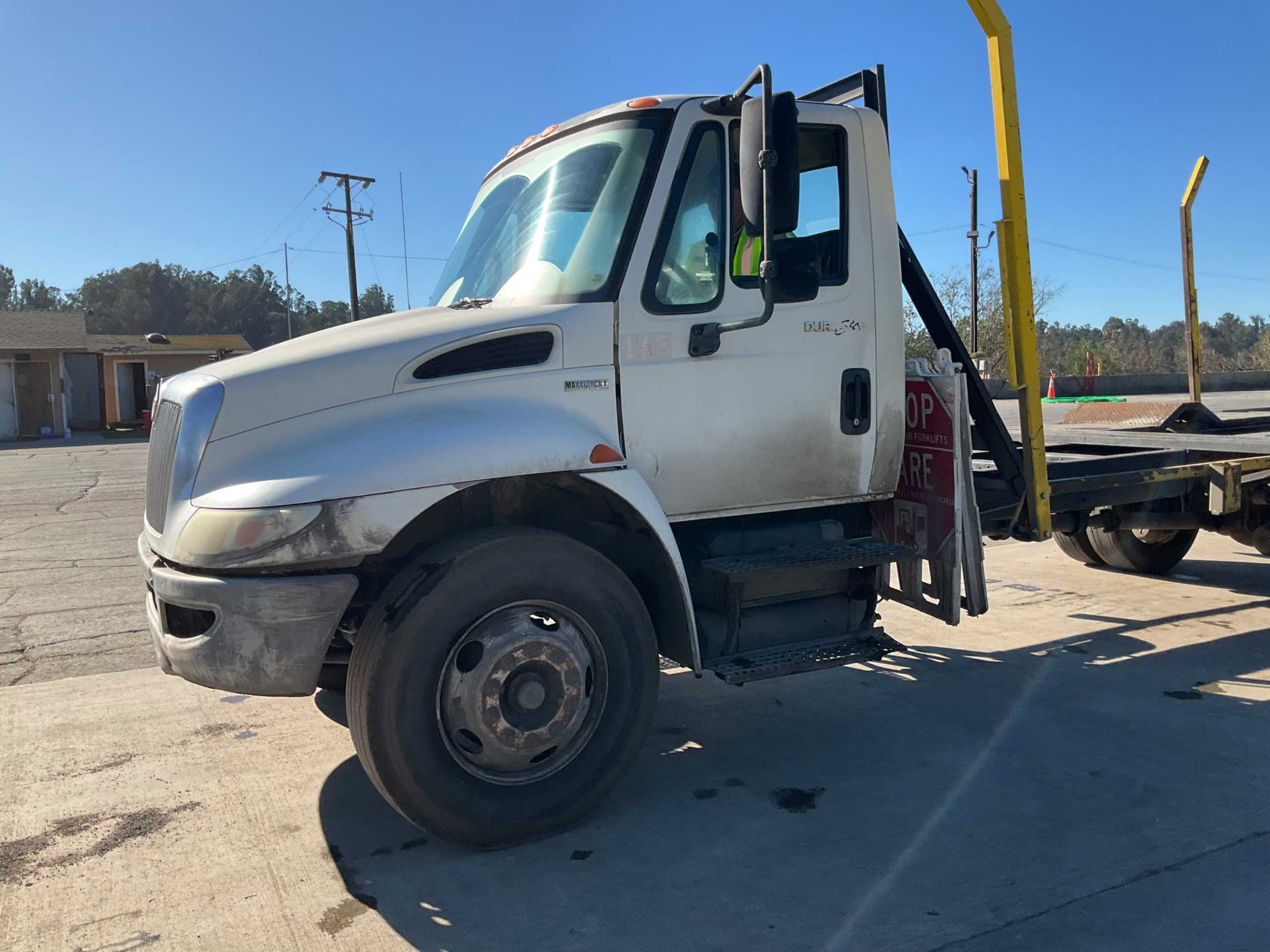 2008 INTERNATIONAL 4300M7 SBA 4X2 FLATBED TRUCK - FLATBED TRUCK