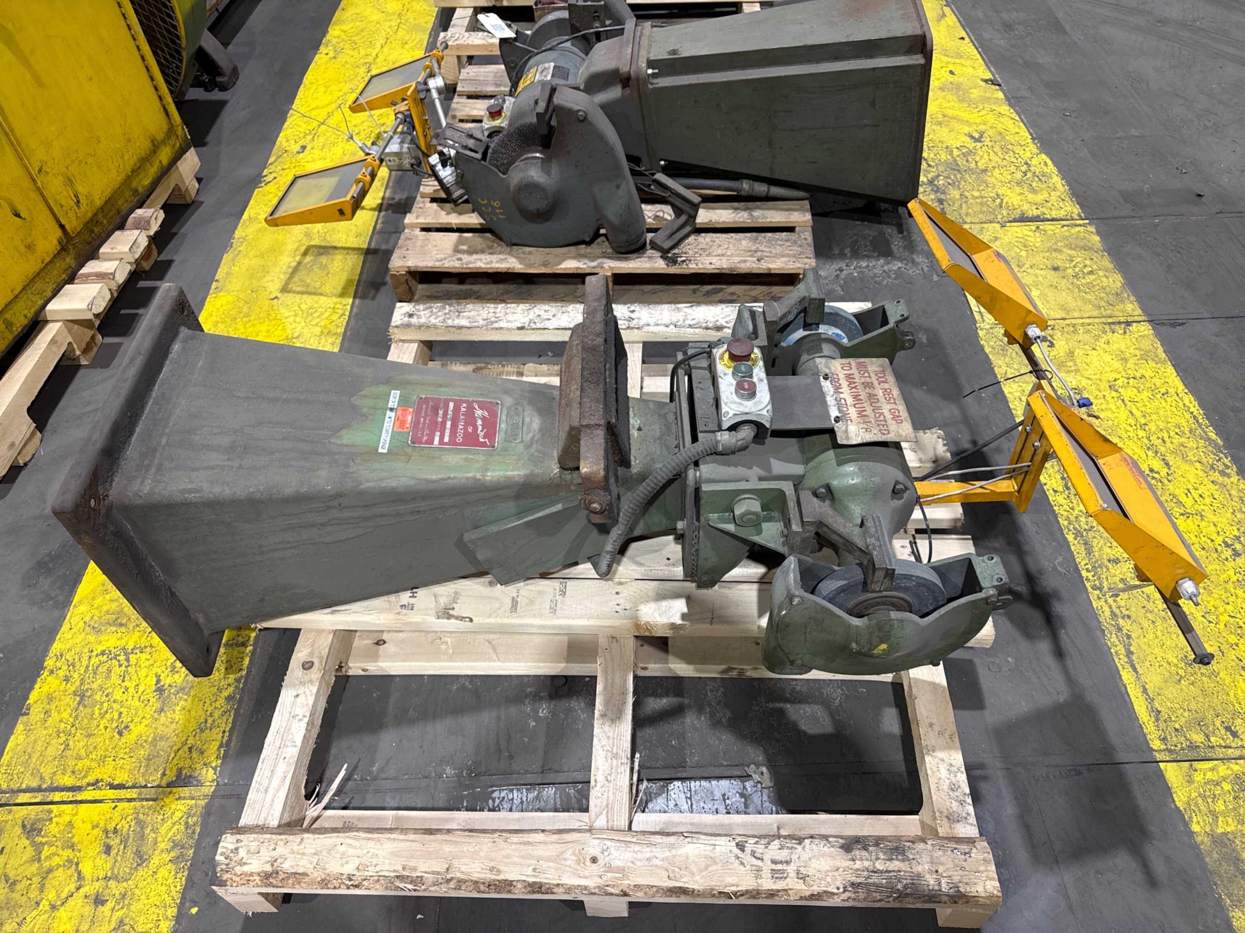 Hammond W-1-1 Double-End Bench Grinder, 1/2 HP, 6-Inch Wheel, 3450 RPM - BENCH GRINDERS