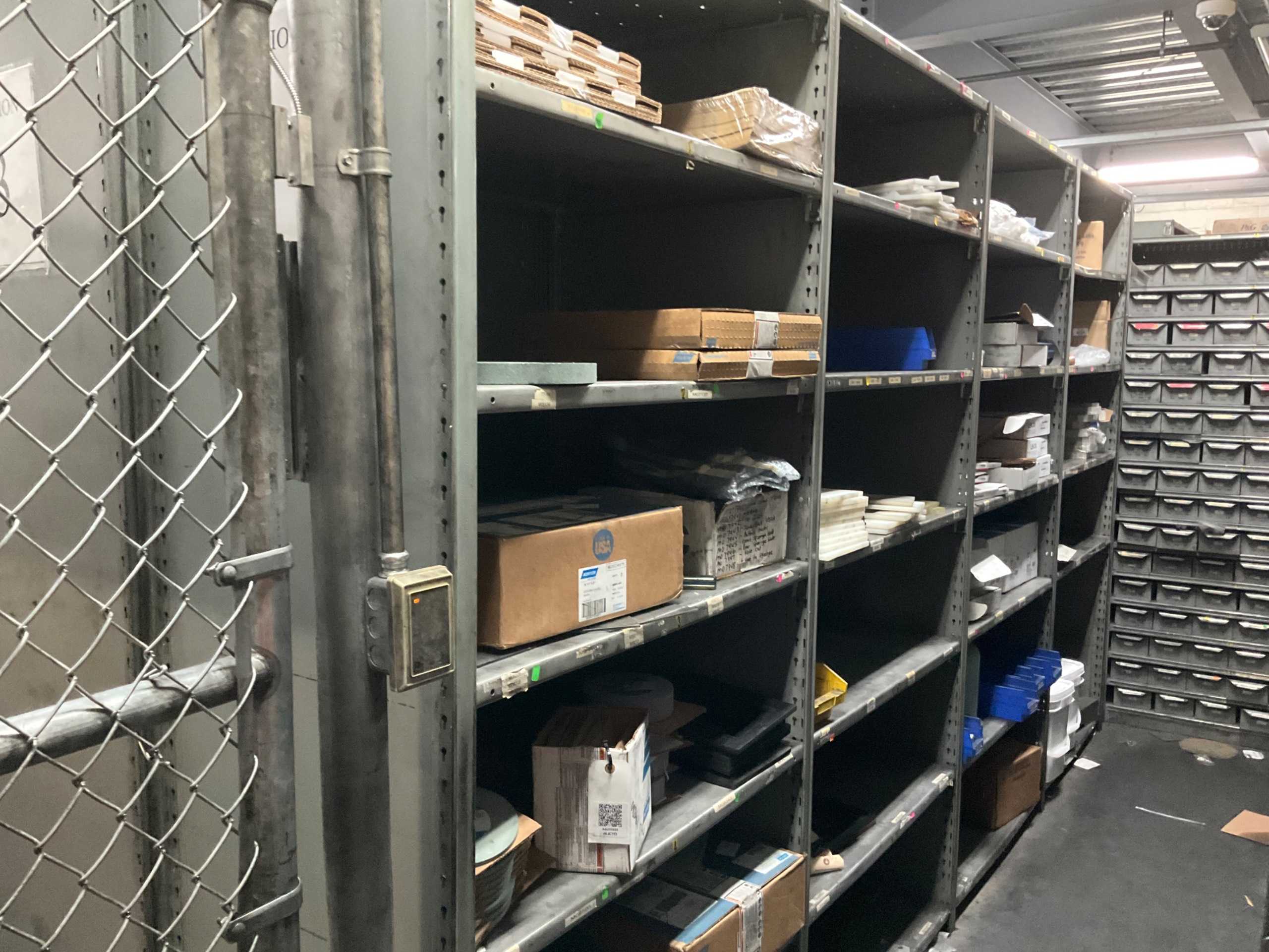 BULK QTY OF GRINDING WHEELS & ABRASIVES - GRINDING WHEELS & ABRASIVES