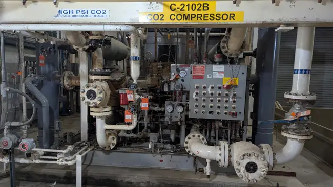 SUPERIOR CO2 COMPRESSOR WITH GE 800 HP INDUCTION MOTOR - undefined