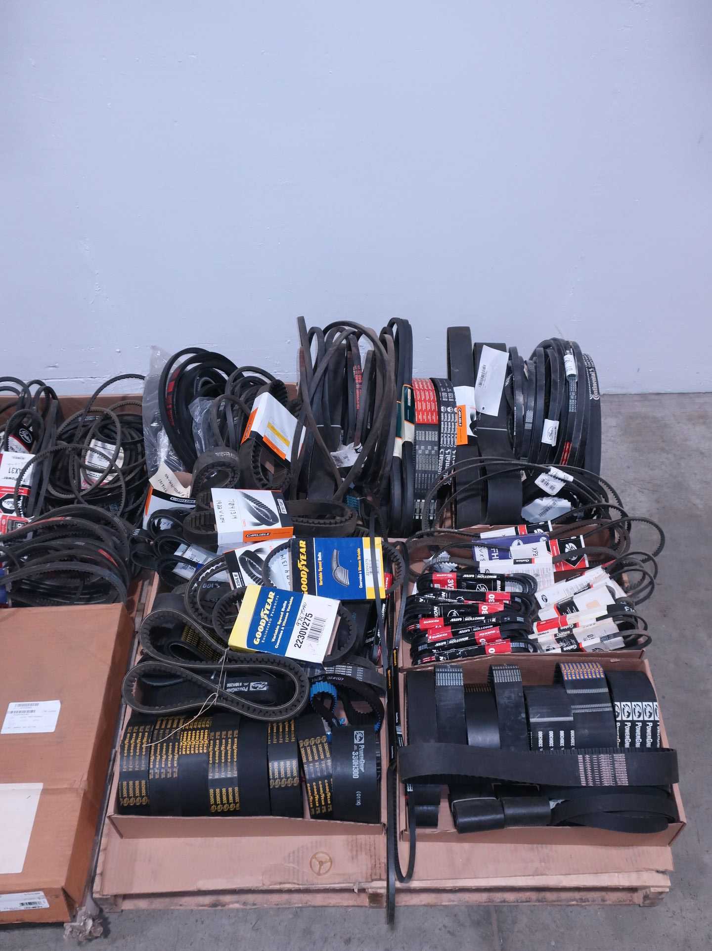 3 PALLETS OF ASSORTED V-BELTS - V-BELT