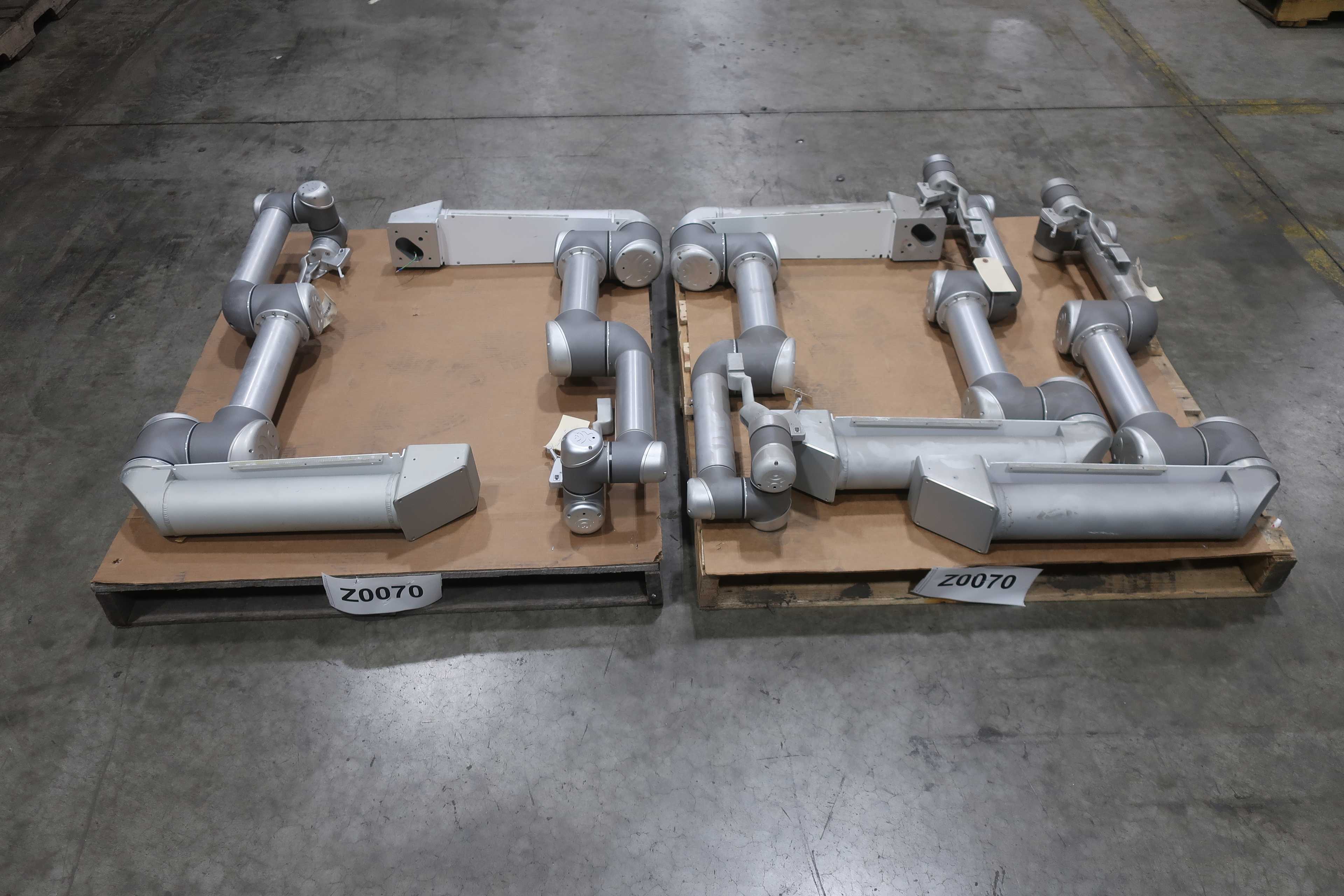 LOT OF 5 UNIVERSAL ROBOTS UR5 ROBOT ARMS - ROBOT ARMS