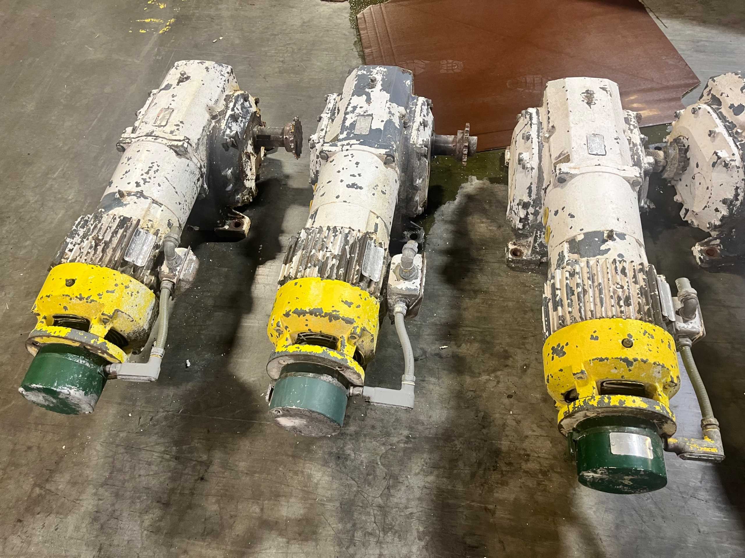 QTY 3: RELIANCE 213CG40A GEARMOTOR - GEARMOTOR