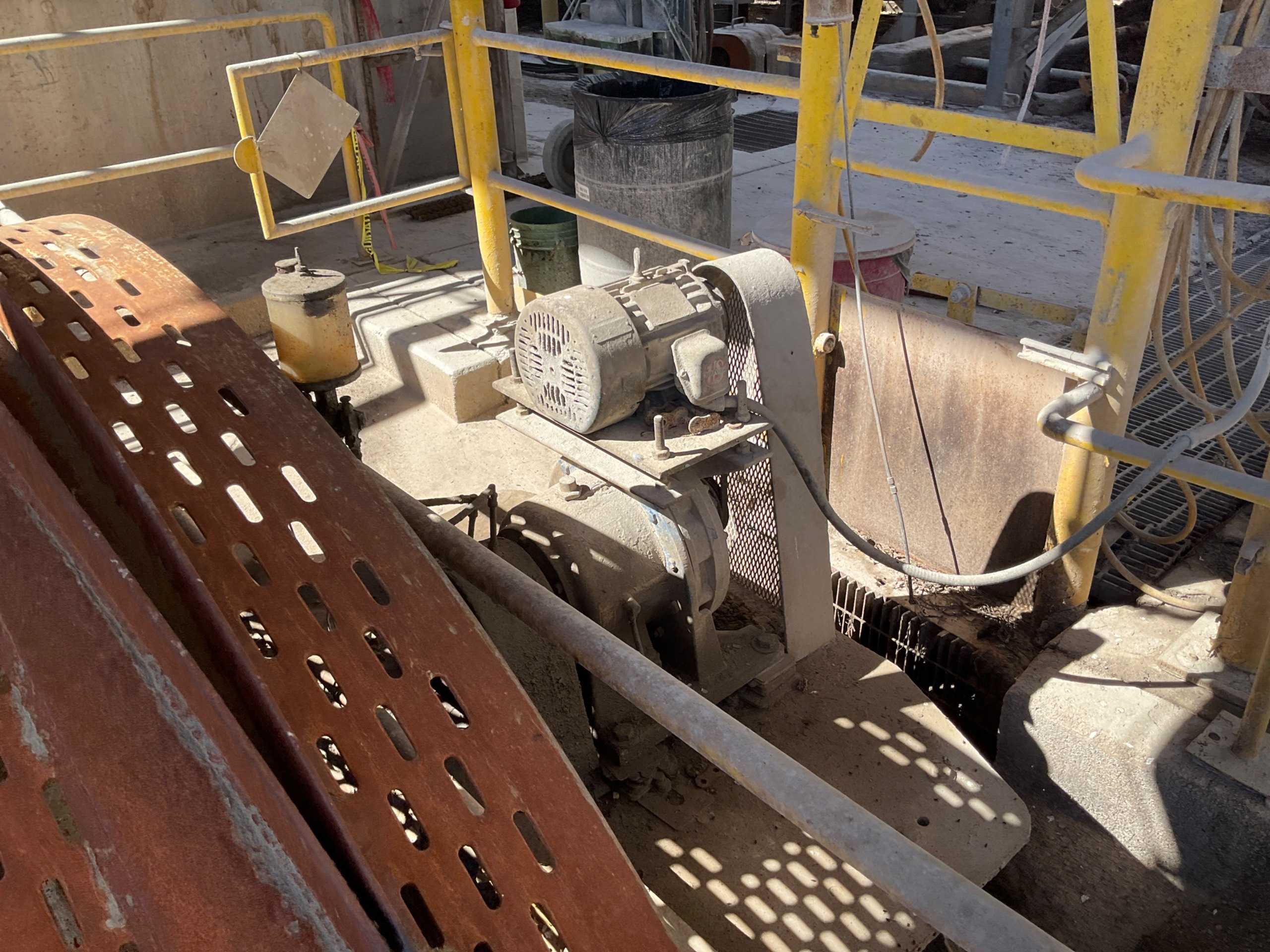 ROTATING ROCK CATCHING SCREEN - SCREENS