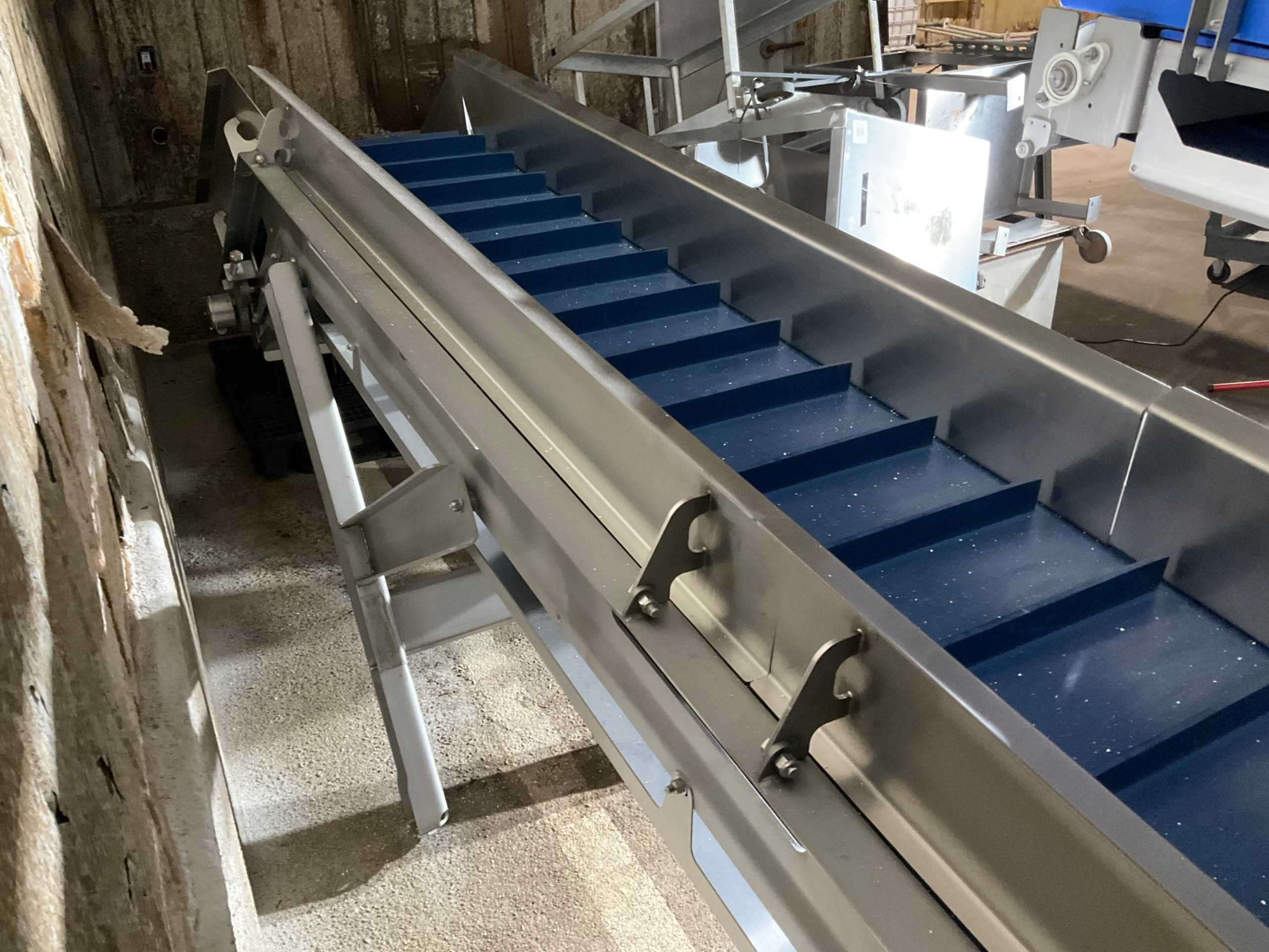 INCLINE BELT CONVEYOR - BELT CONVEYOR