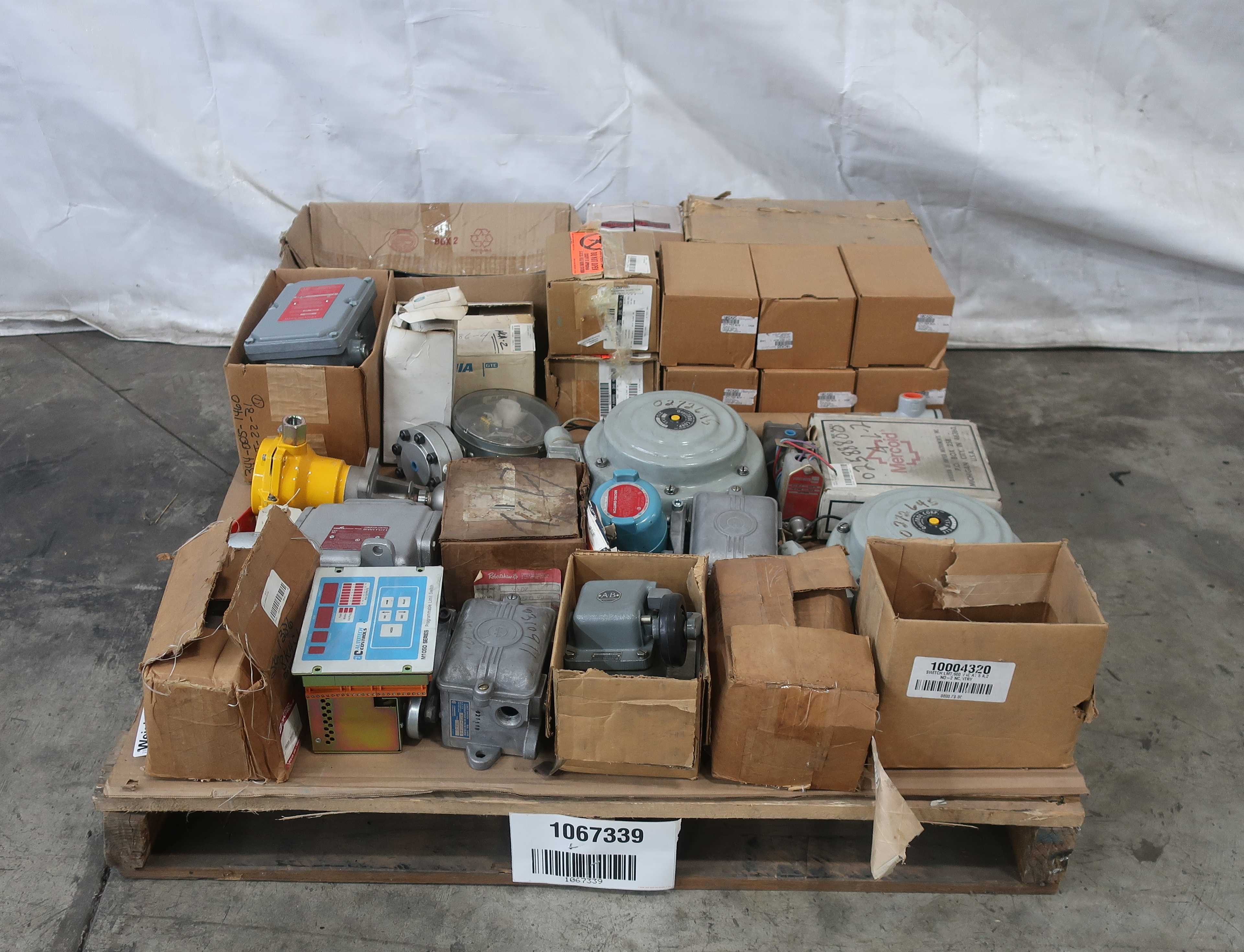PALLET OF ASSORTED PRESSURE SWITCHES - PRESSURE SWITCH