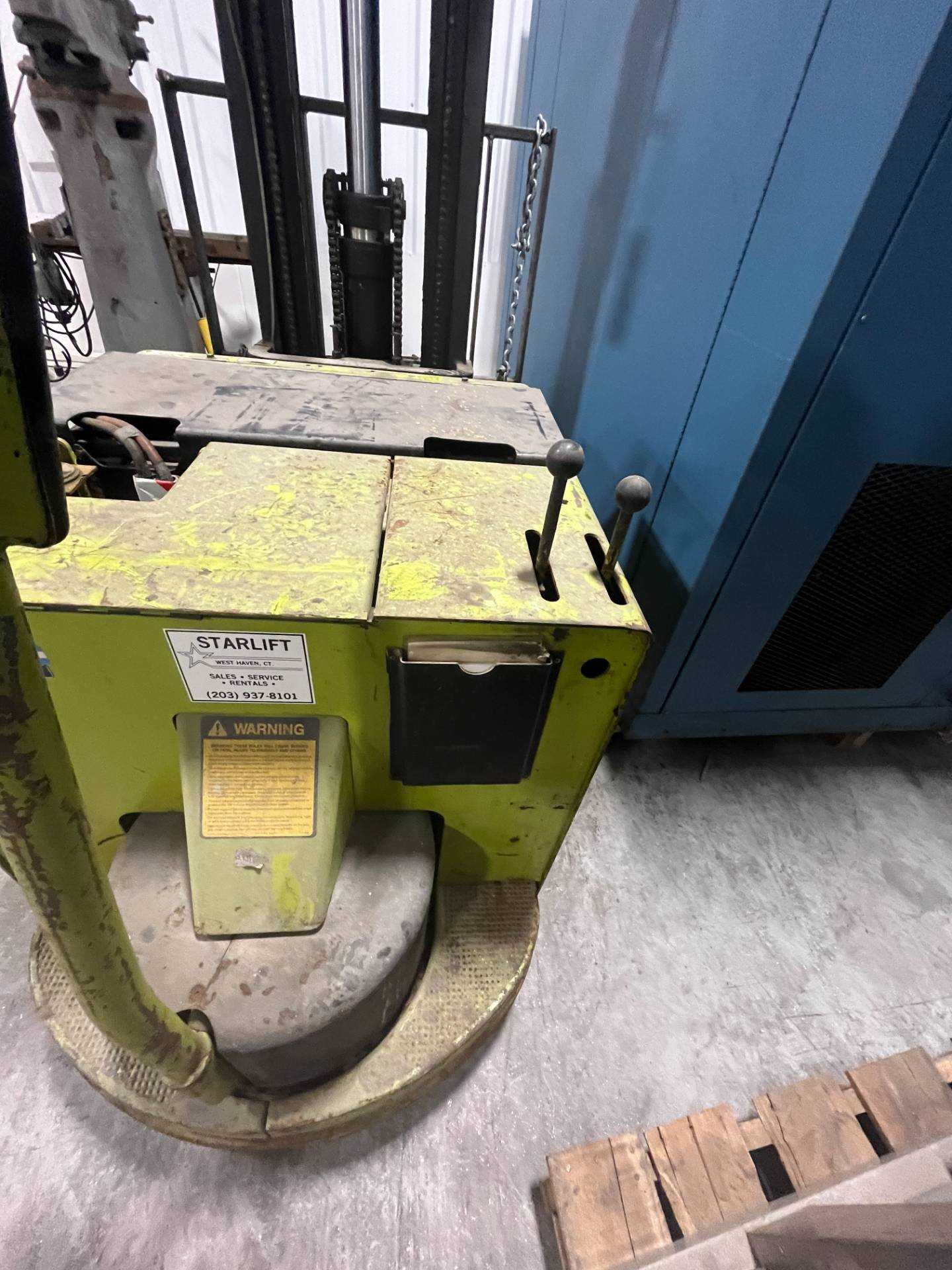 CLARK LIFT WITH DRUM TIPPER - LIFTING EQUIPMENT