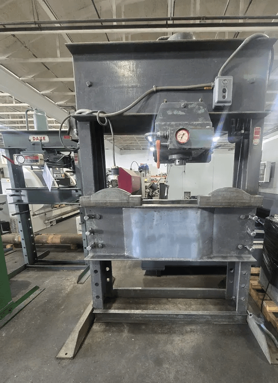 DAKE 5-150A HYDRAULIC H-FRAME PRESS 150-TON, 16" STRK, 24-3/4" HORIZ TRAVEL, 220/440V 3PH, 3000 LBS - HYDRAULIC PRESSES